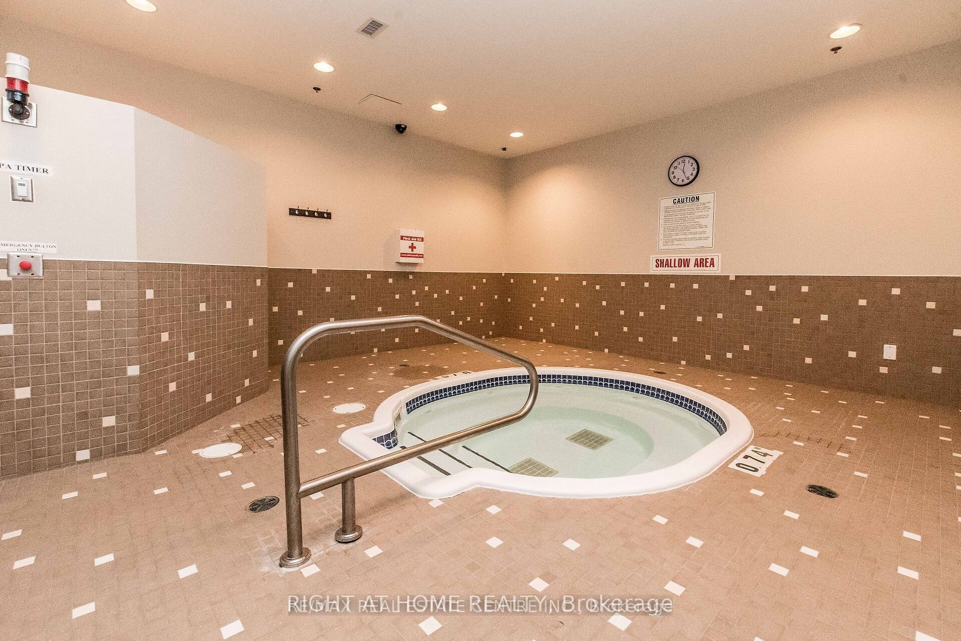 2 Fieldway Rd, #611