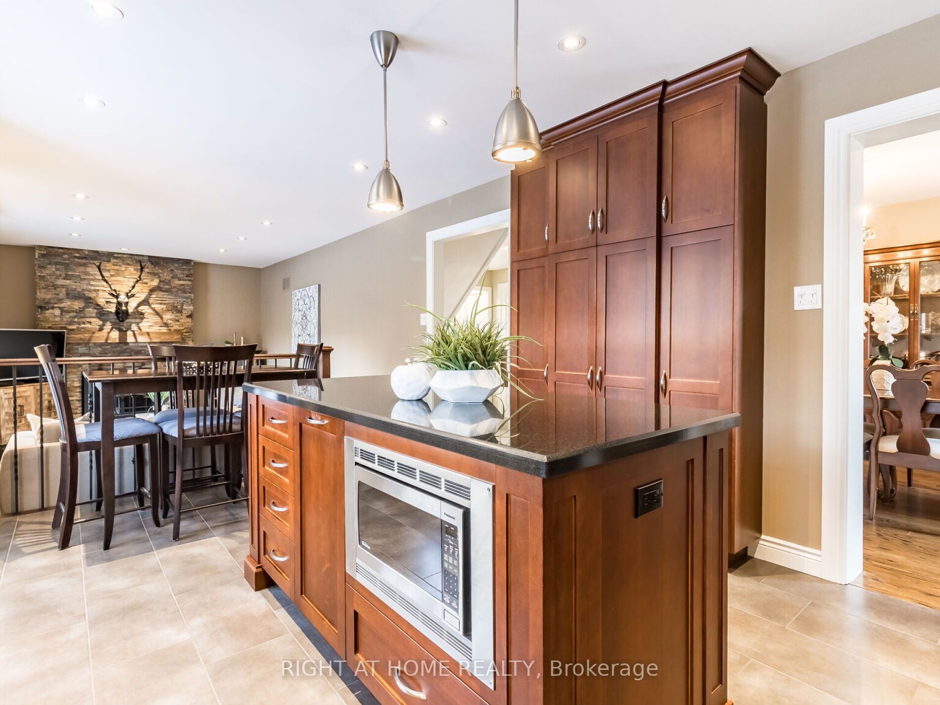 13 Axminster Rd