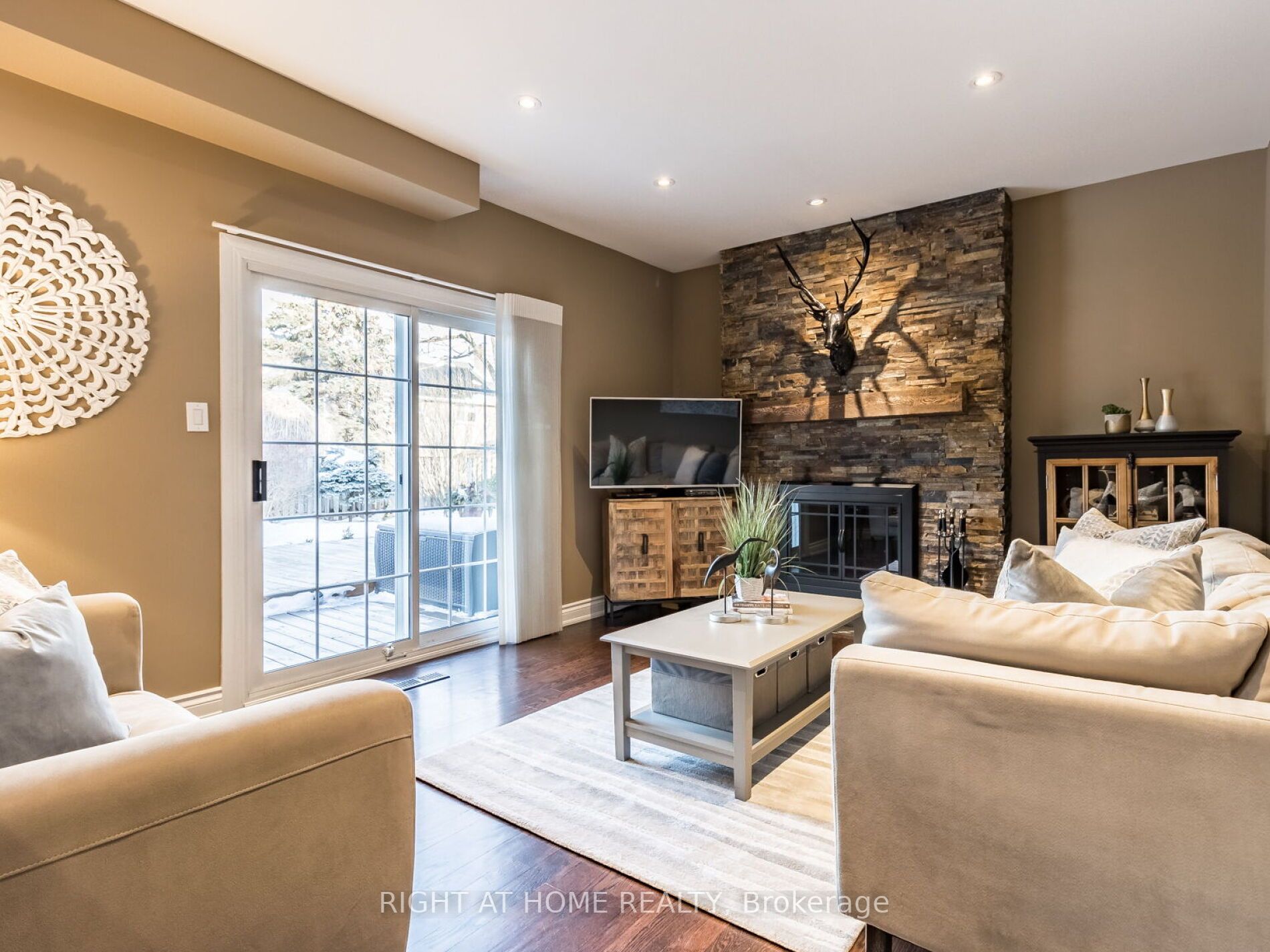 13 Axminster Rd