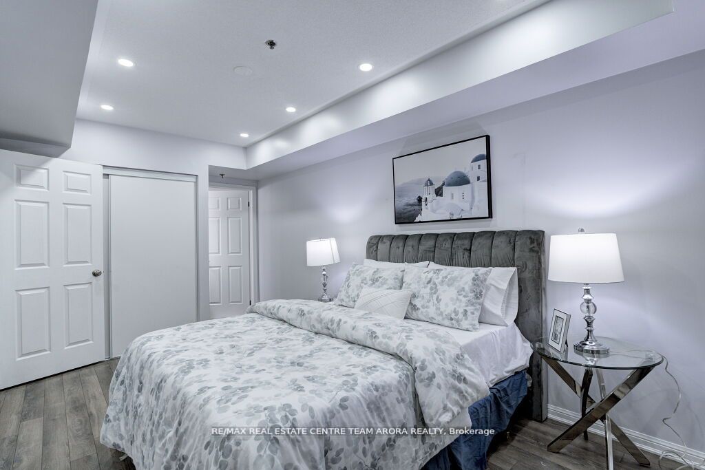 70 Baycliffe Cres, #106