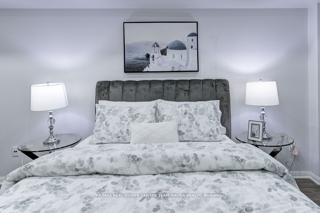 70 Baycliffe Cres, #106