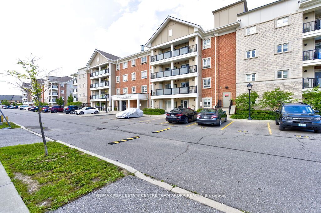 70 Baycliffe Cres, #106