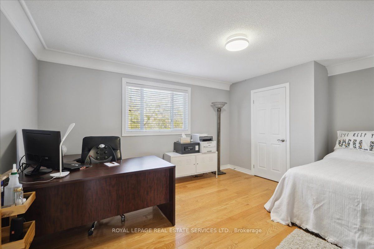 1519 Ballantrae Dr