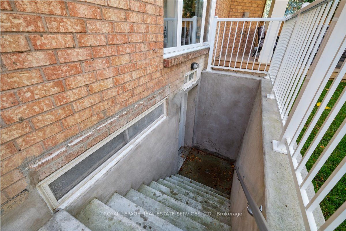 1519 Ballantrae Dr