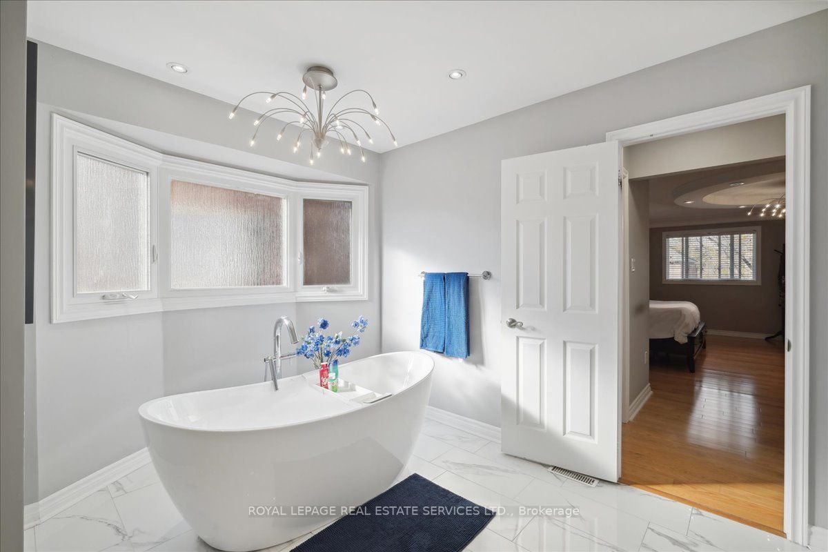 1519 Ballantrae Dr