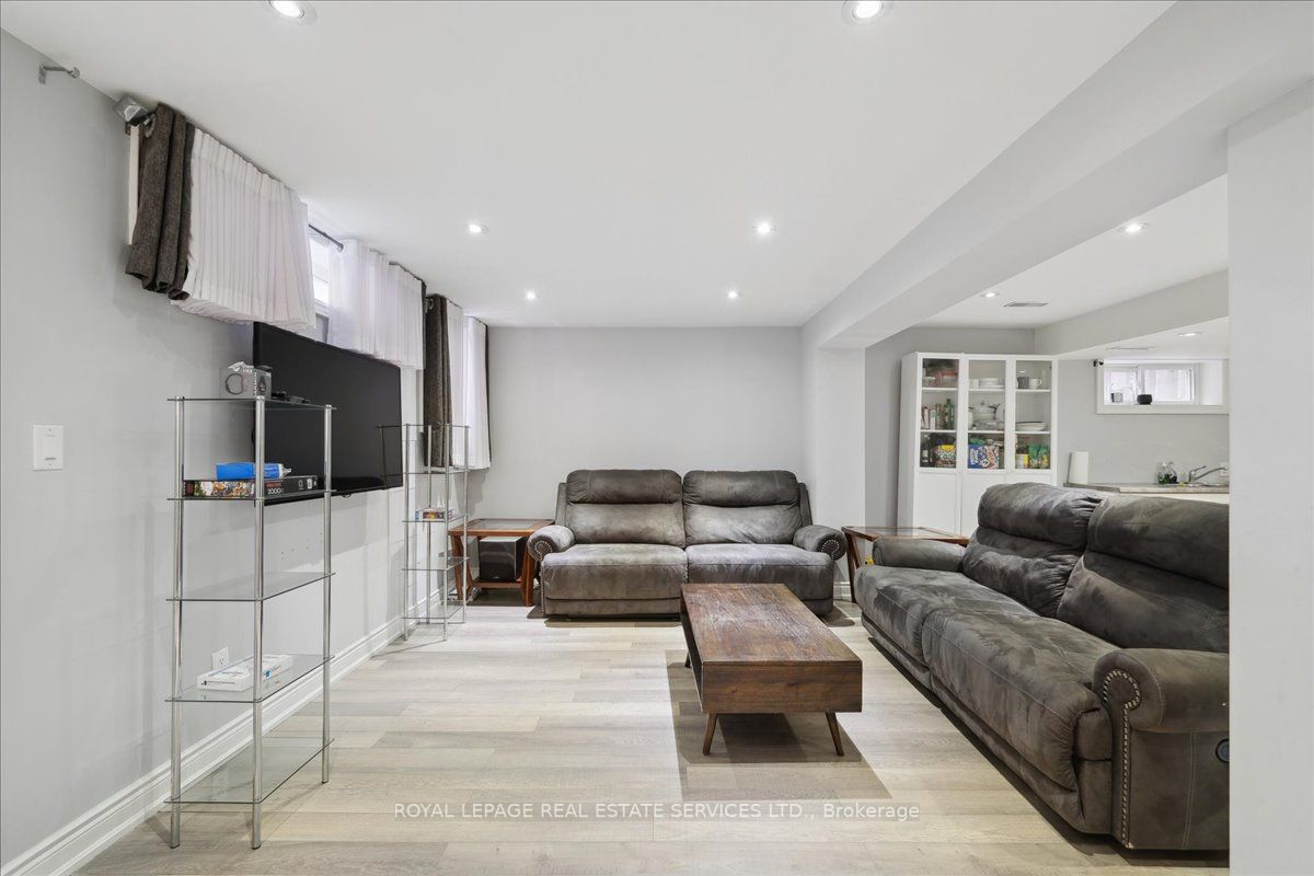 1519 Ballantrae Dr