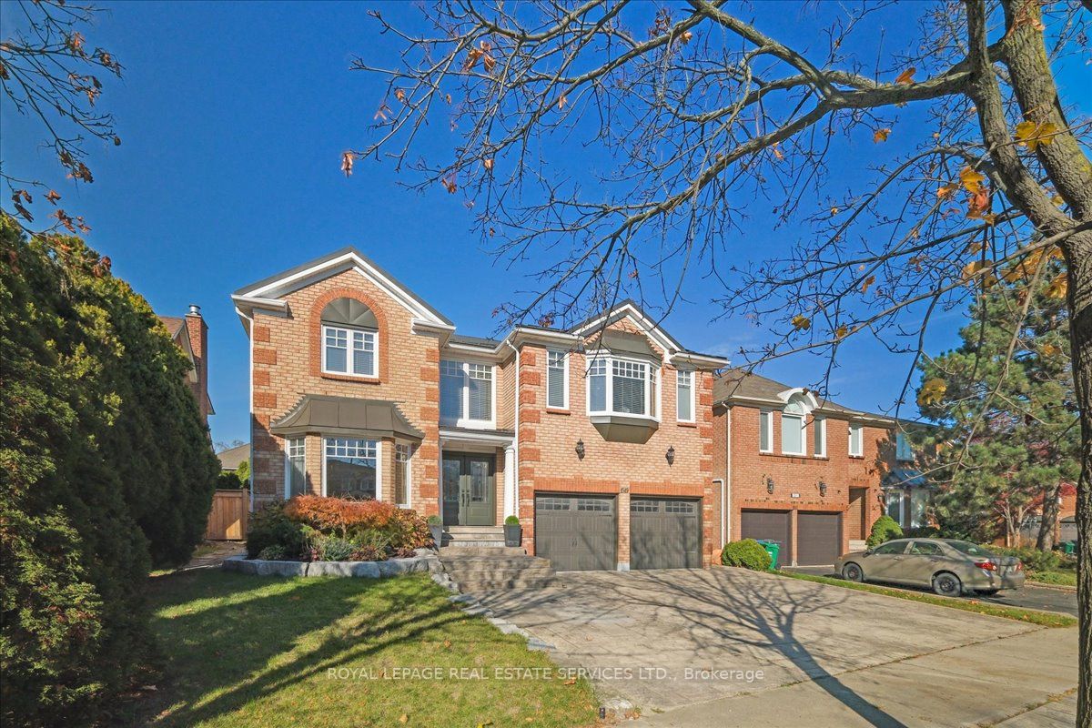 1519 Ballantrae Dr