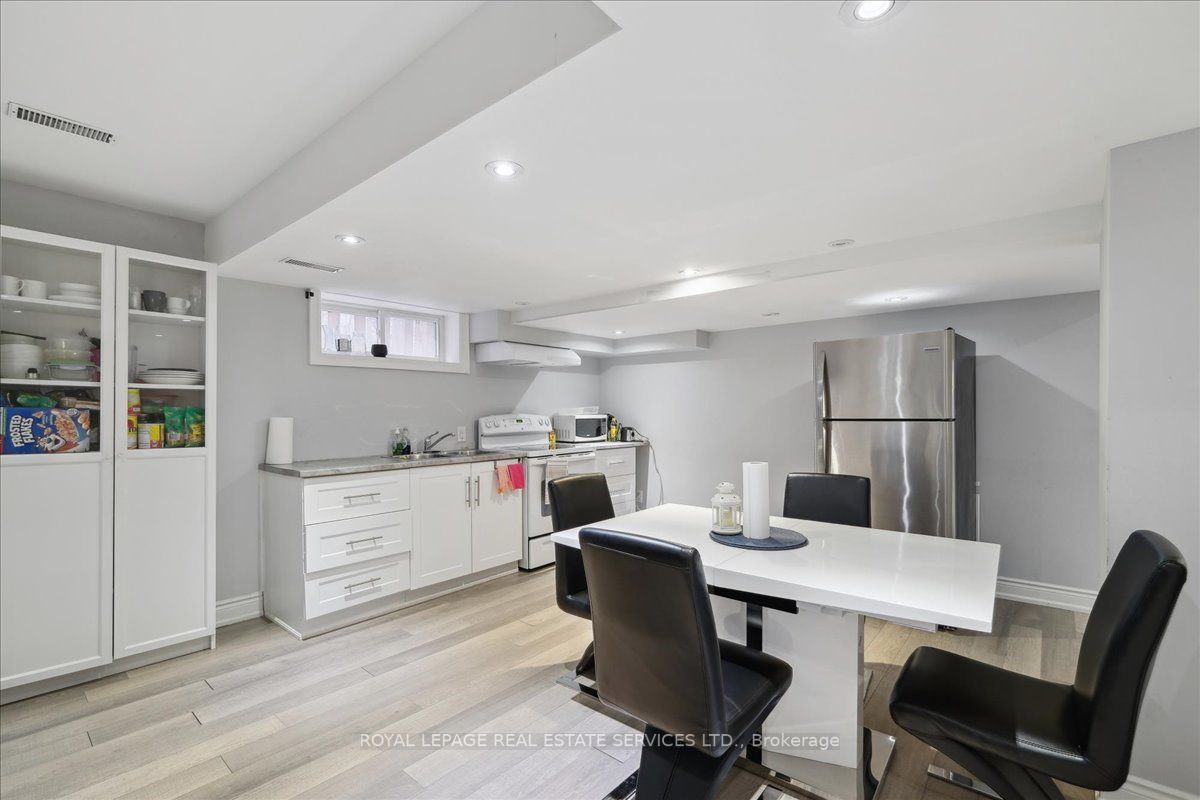 1519 Ballantrae Dr