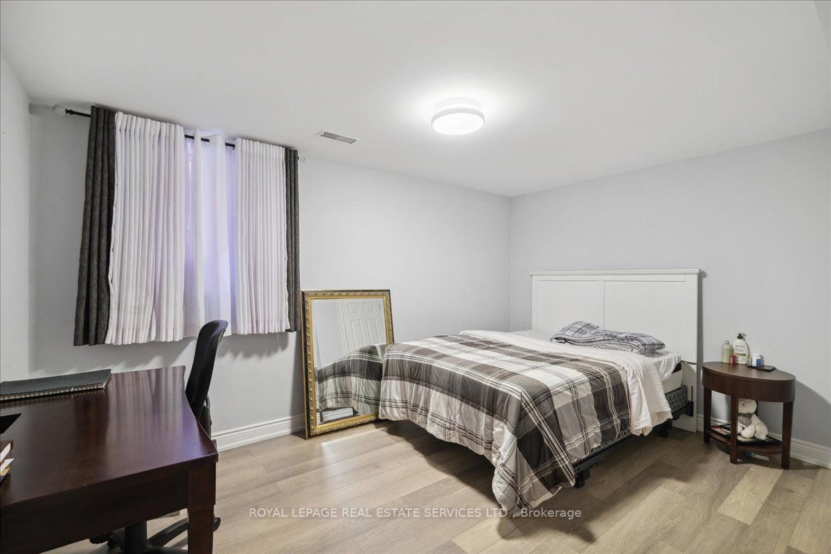 1519 Ballantrae Dr