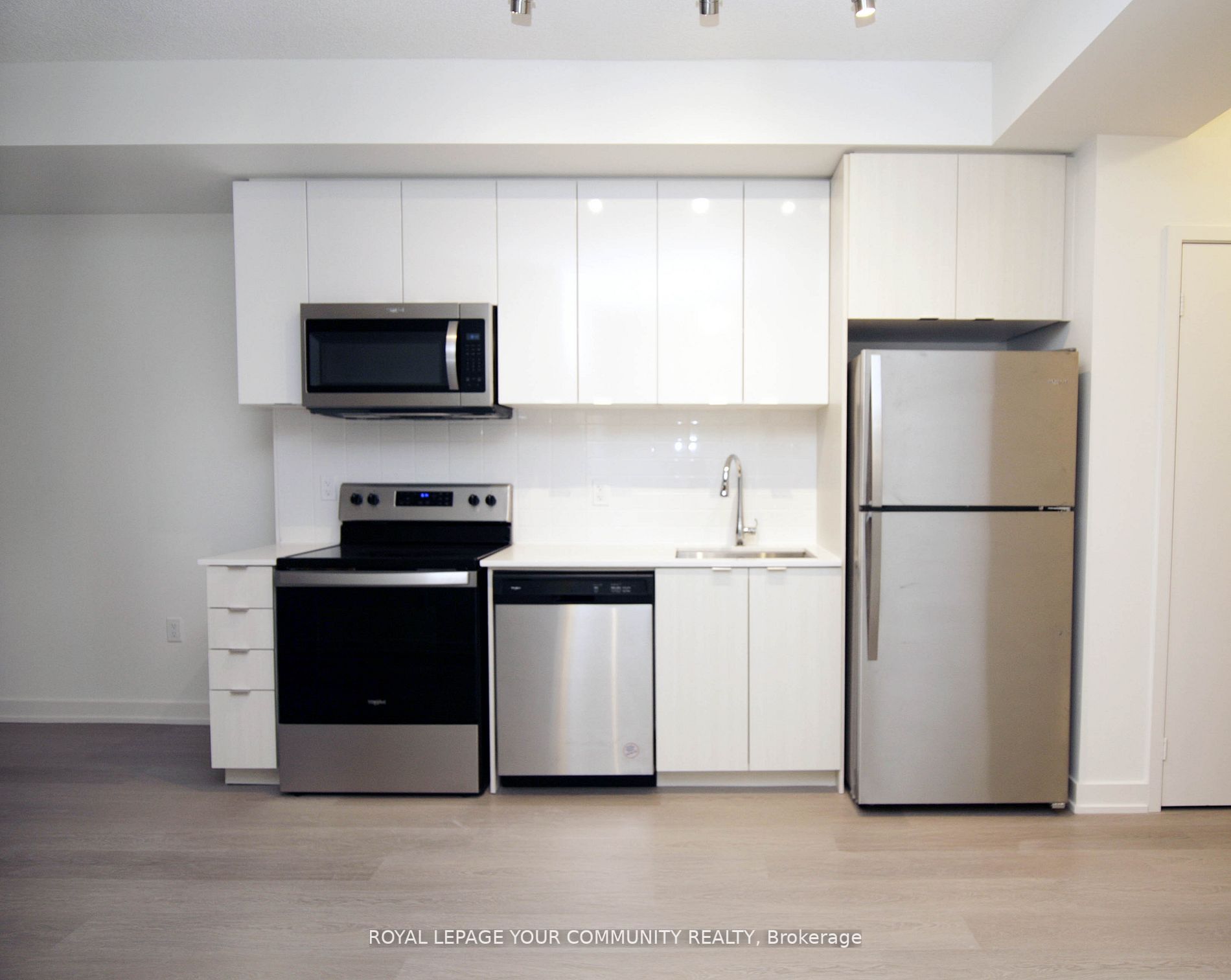 859 The Queensway, #401