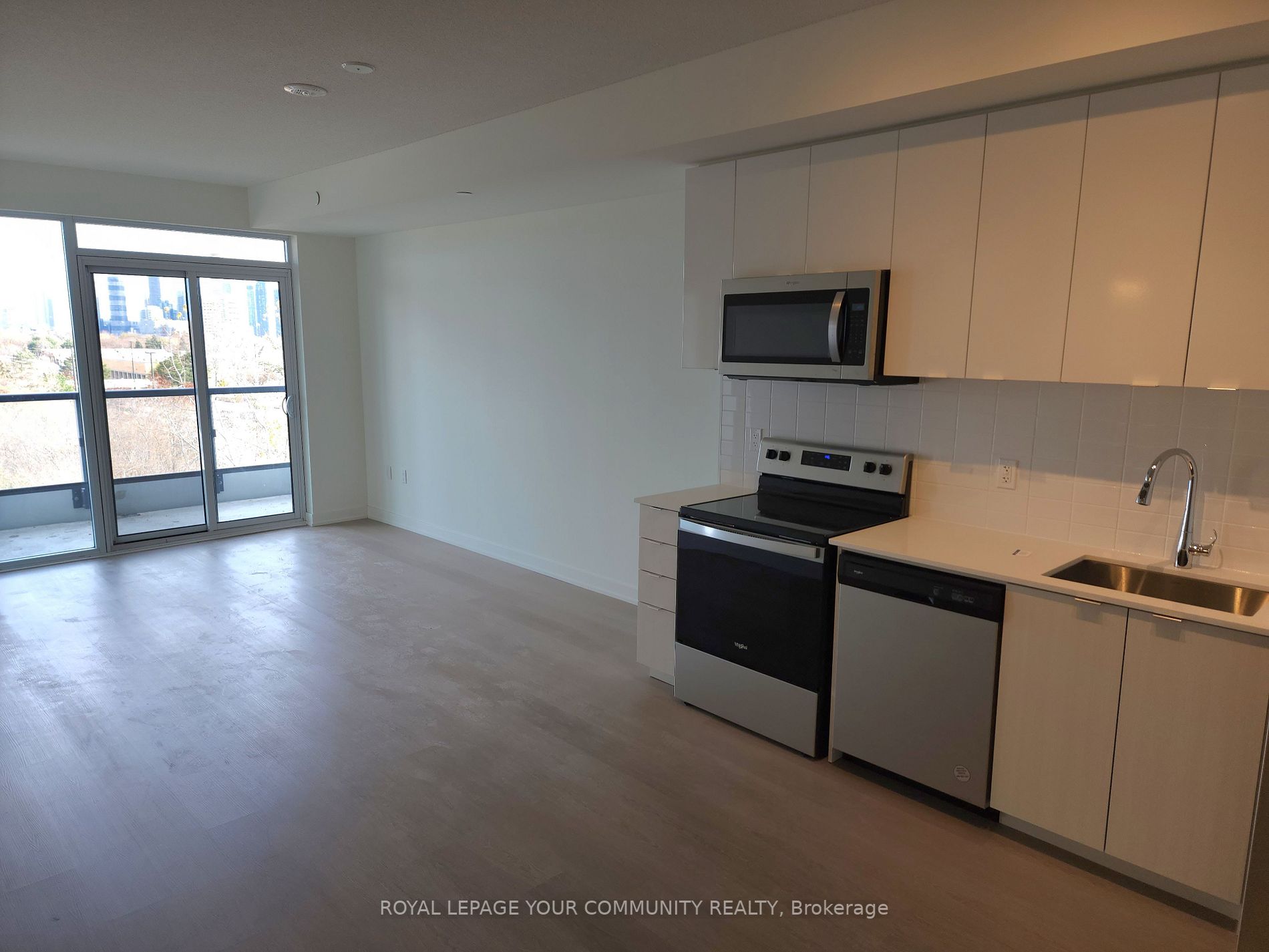 859 The Queensway, #401