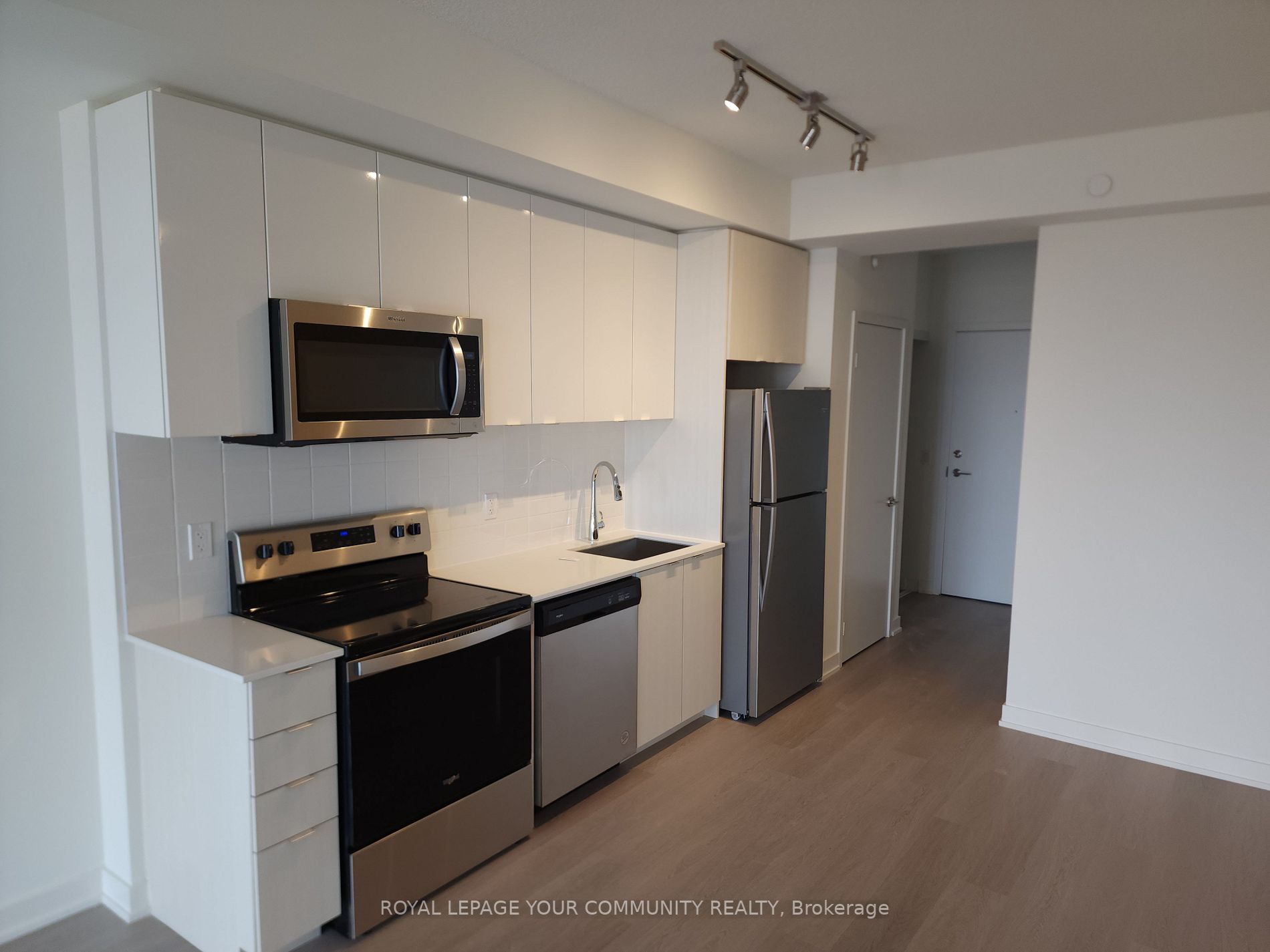 859 The Queensway, #401