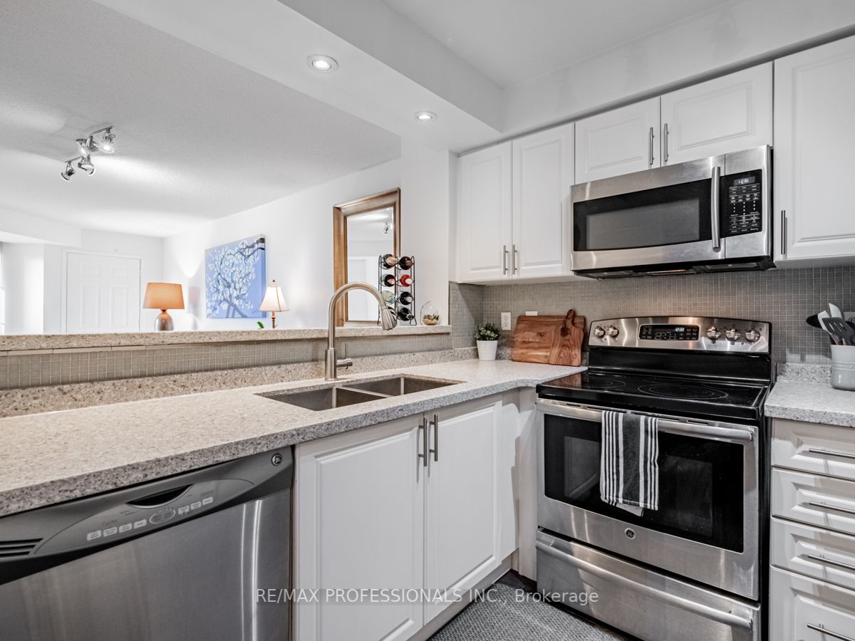 190 Manitoba St, #311
