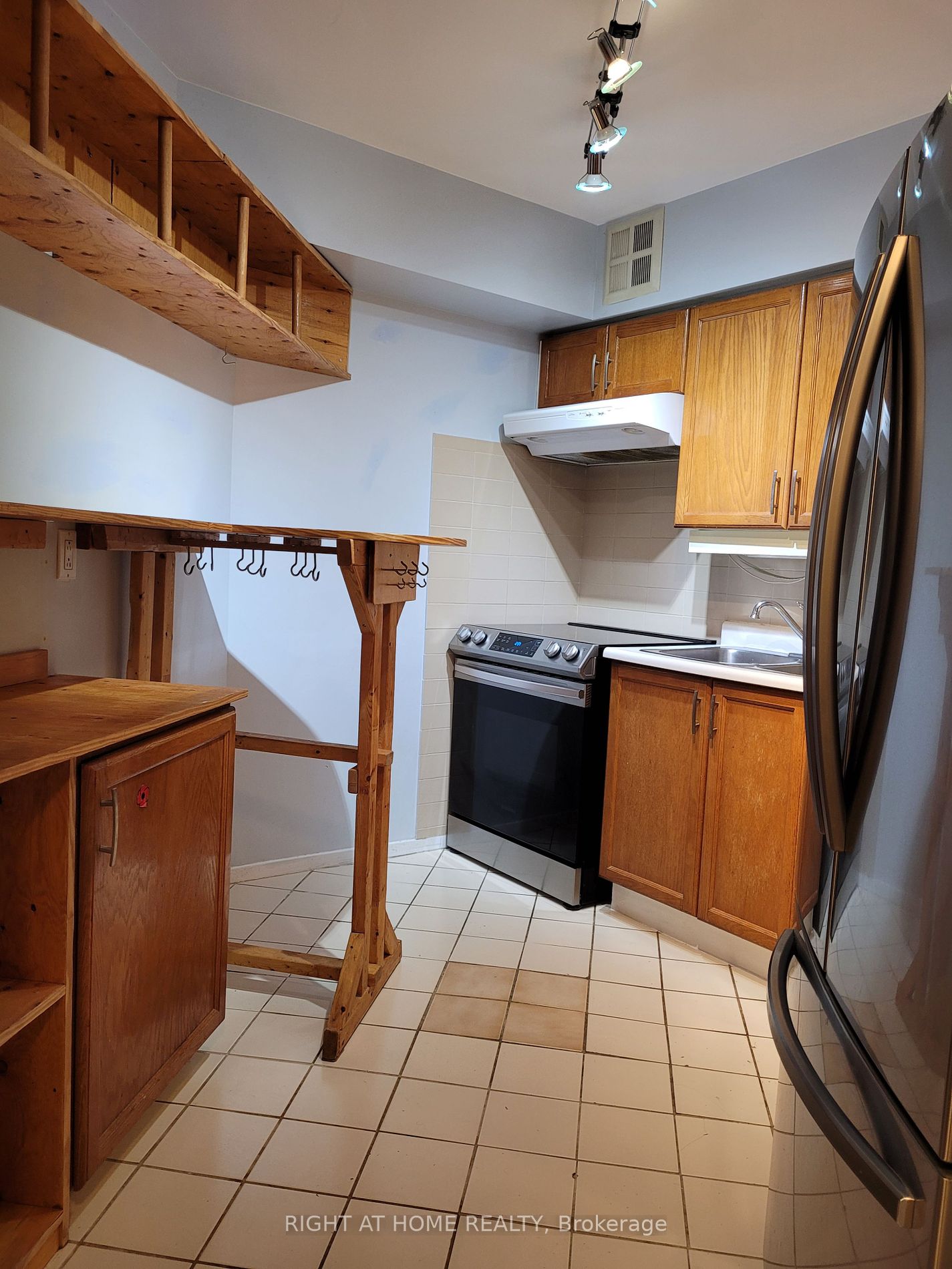 22 Southport St, #332