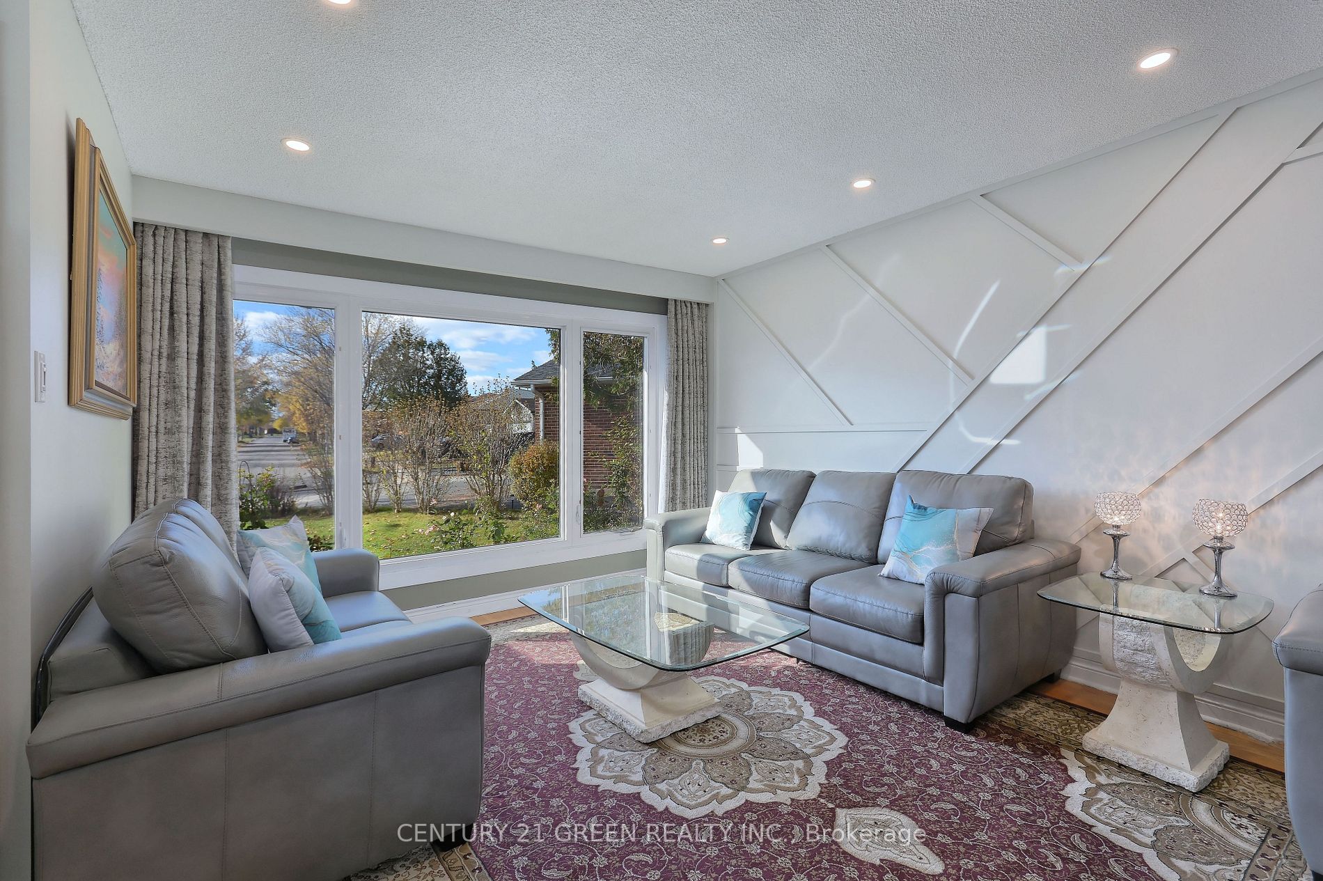 2551 Birch Crescent