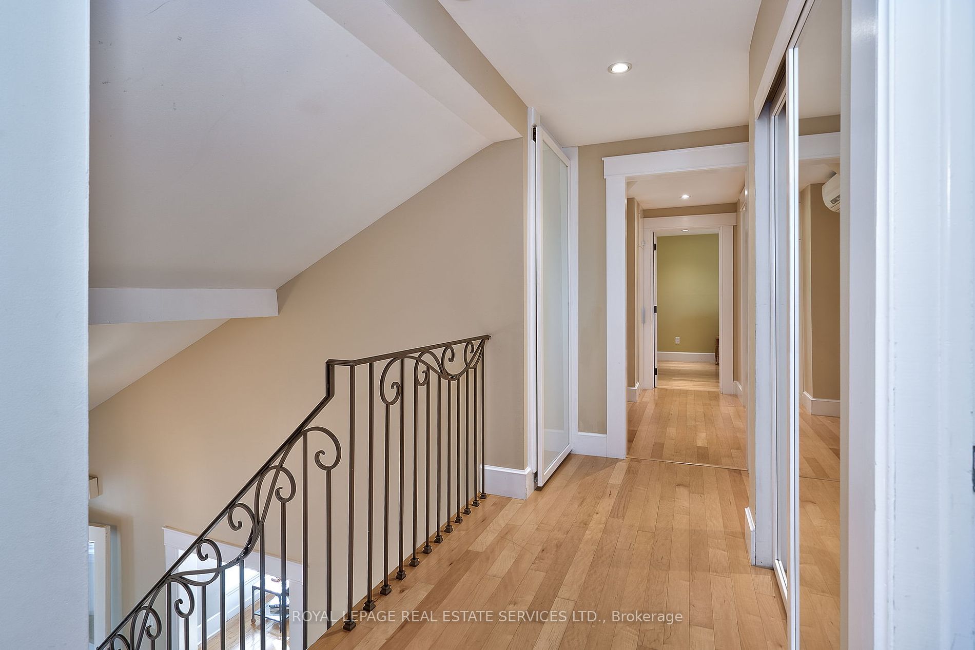 389 River Side Dr