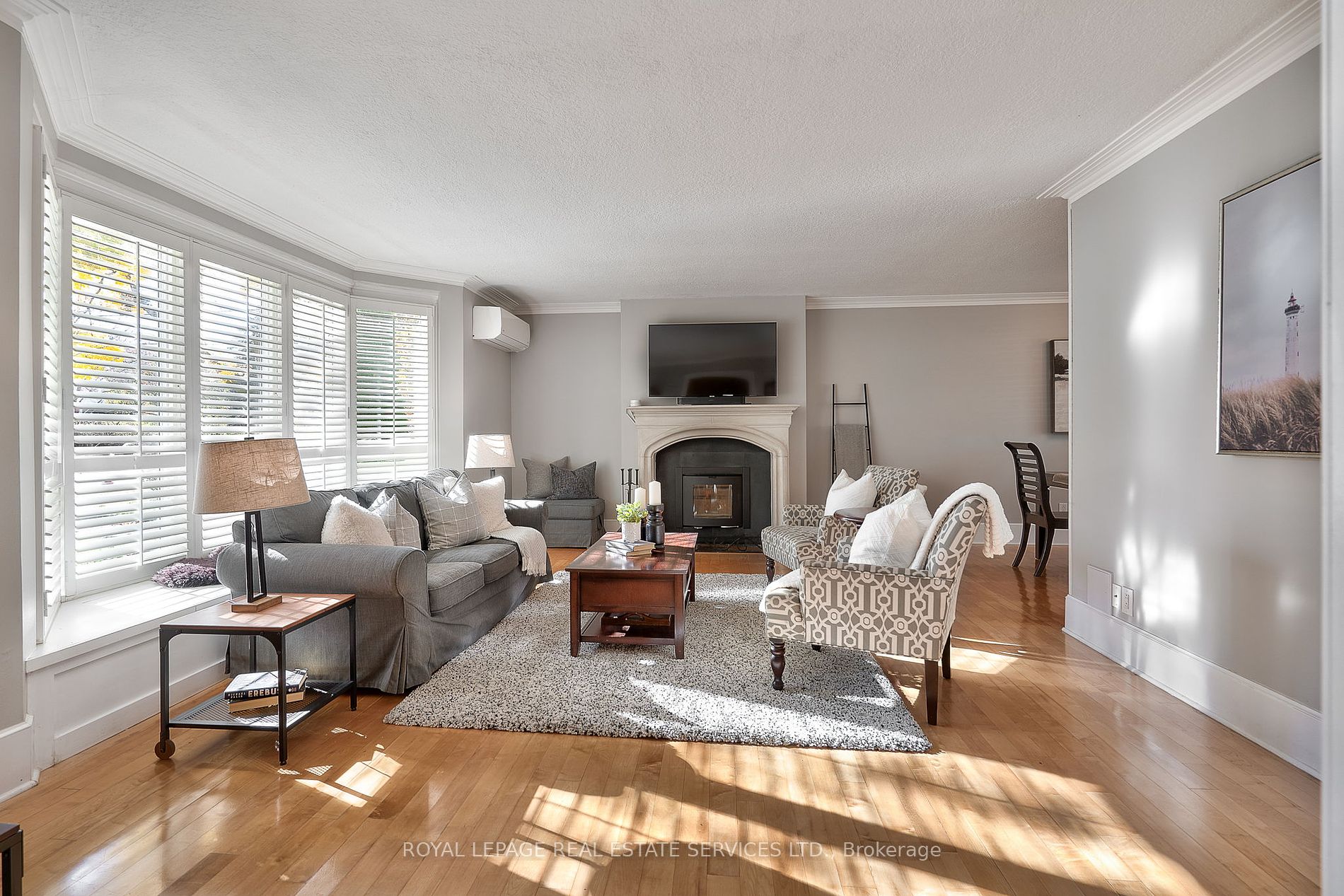 389 River Side Dr