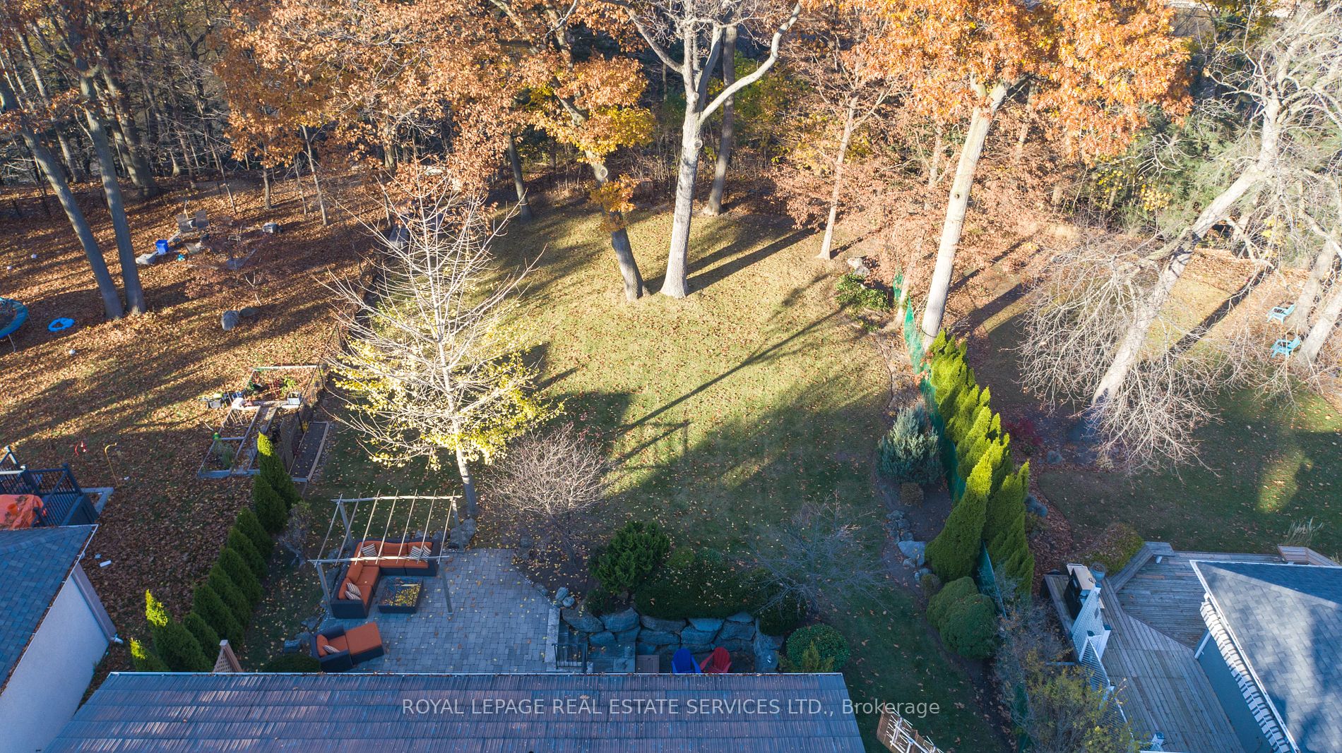 389 River Side Dr
