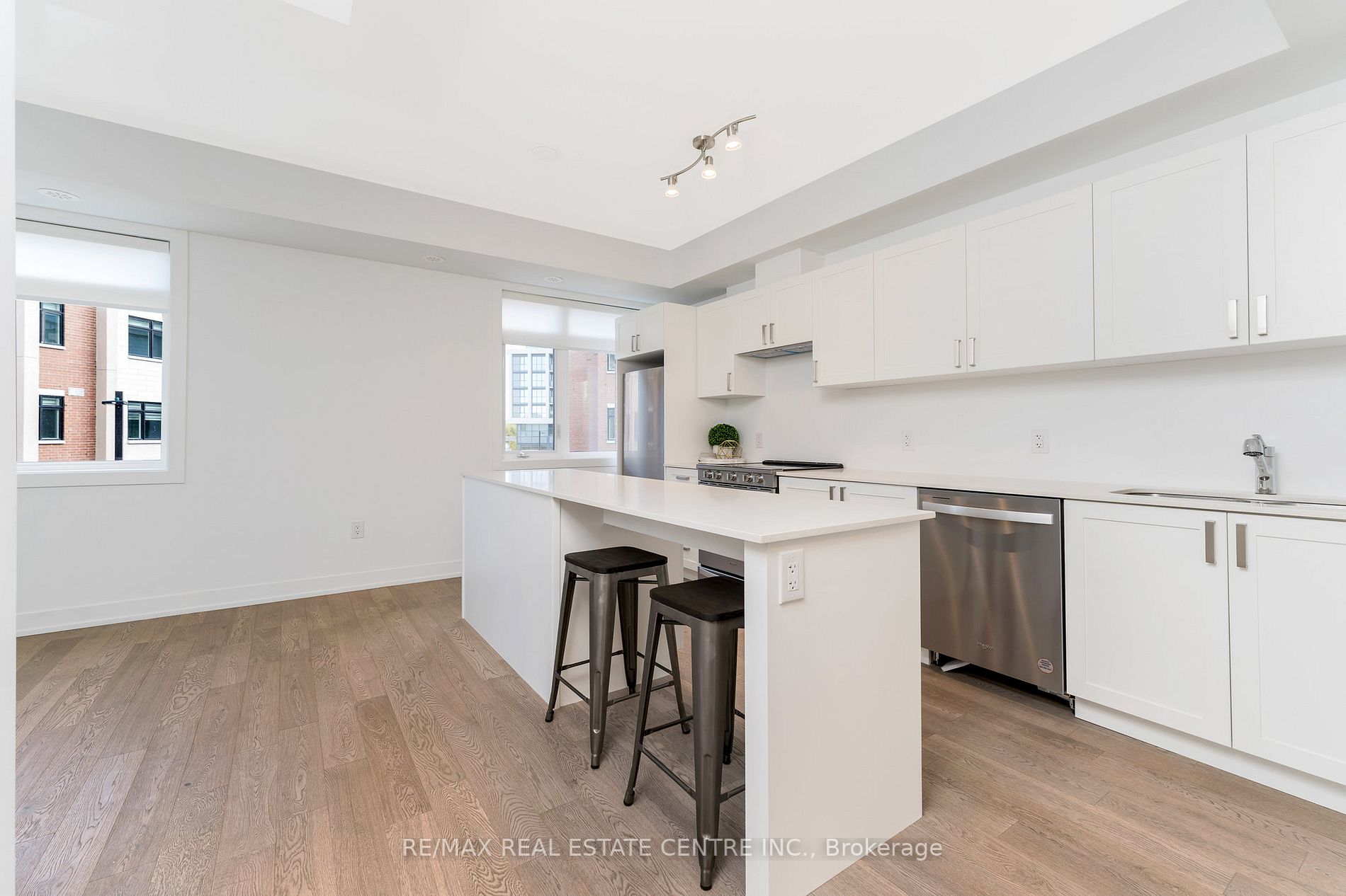 1085 Douglas Mccurdy Comm, #215