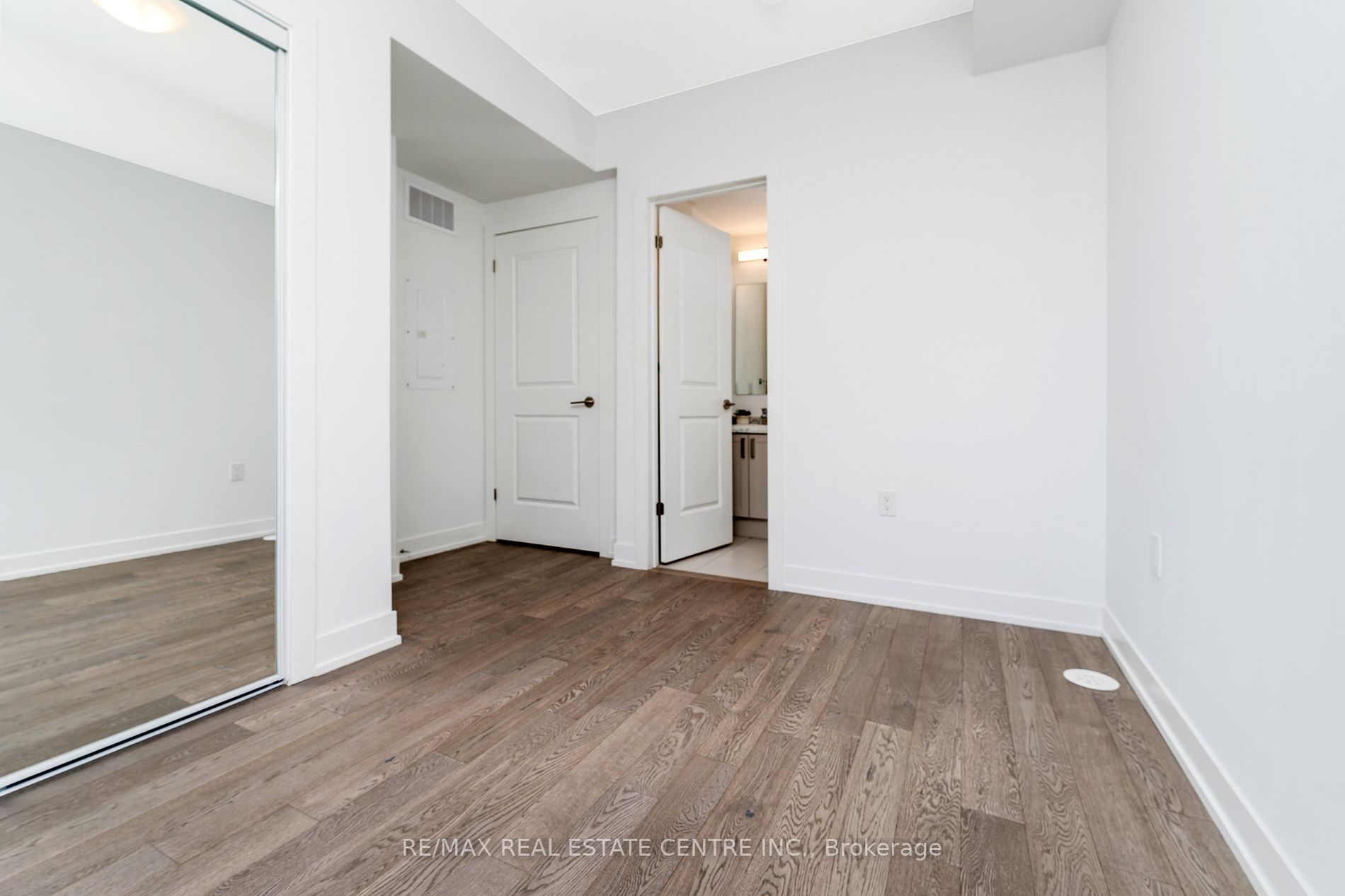 1085 Douglas Mccurdy Comm, #215