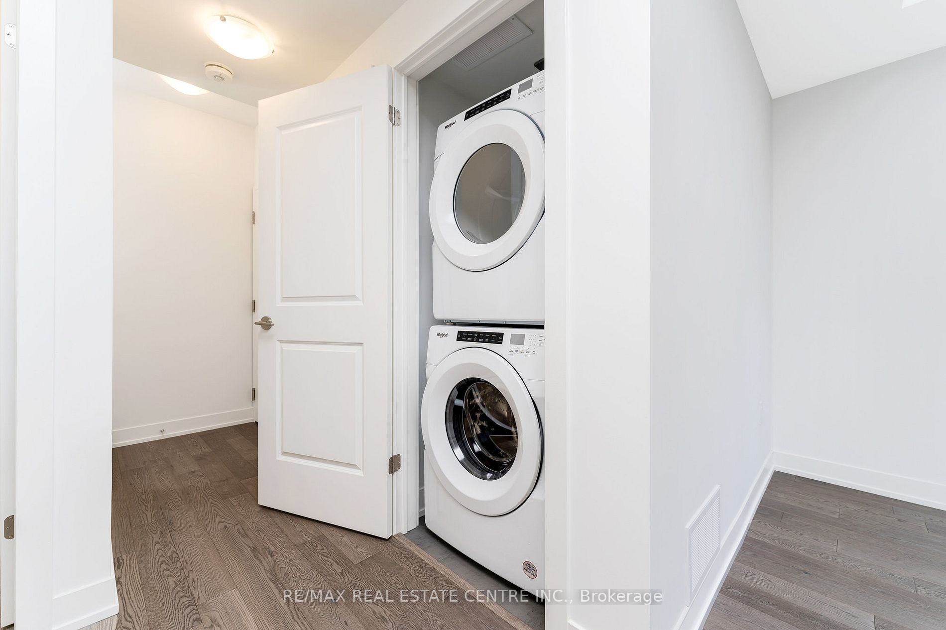 1085 Douglas Mccurdy Comm, #215