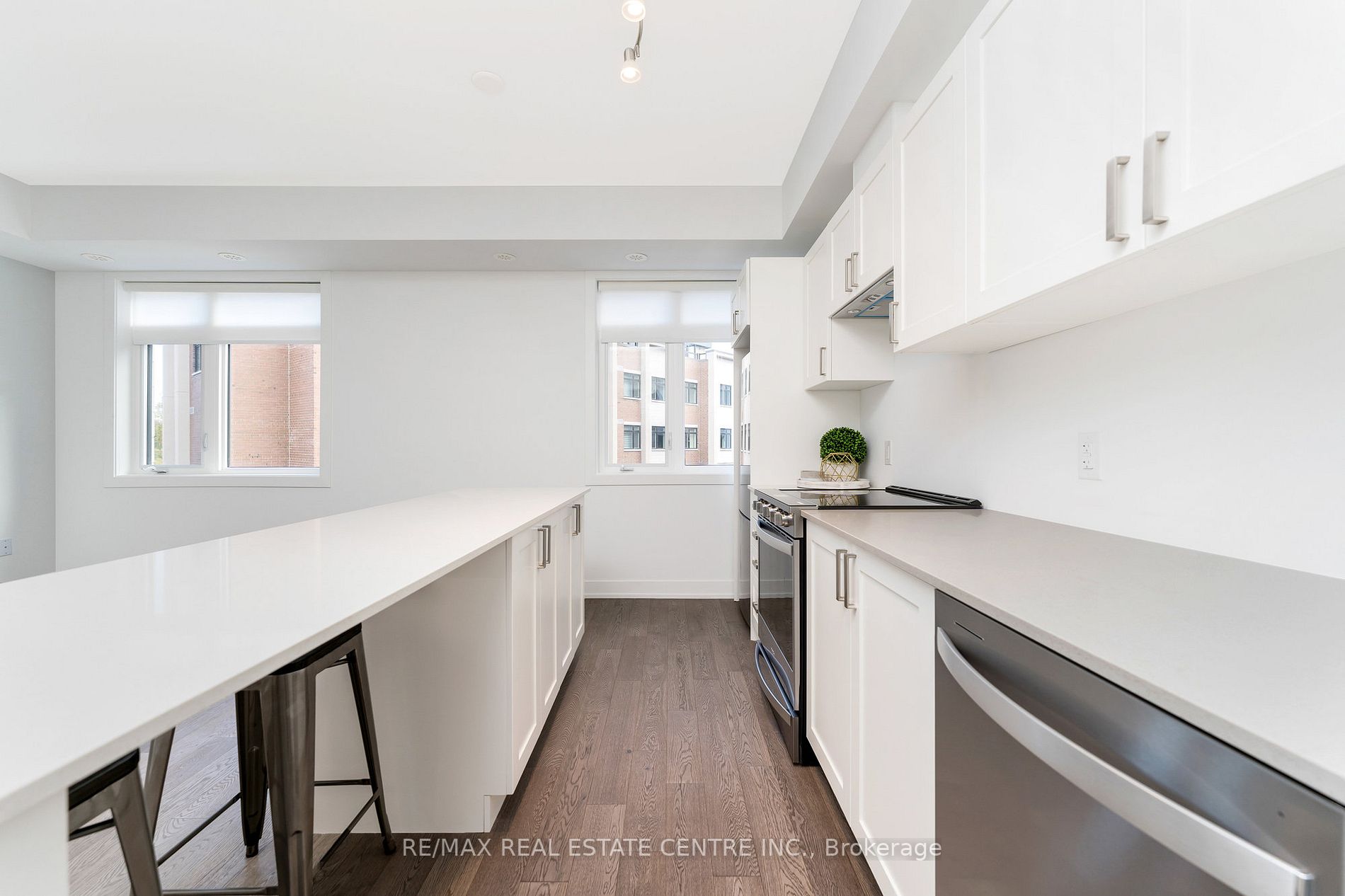 1085 Douglas Mccurdy Comm, #215