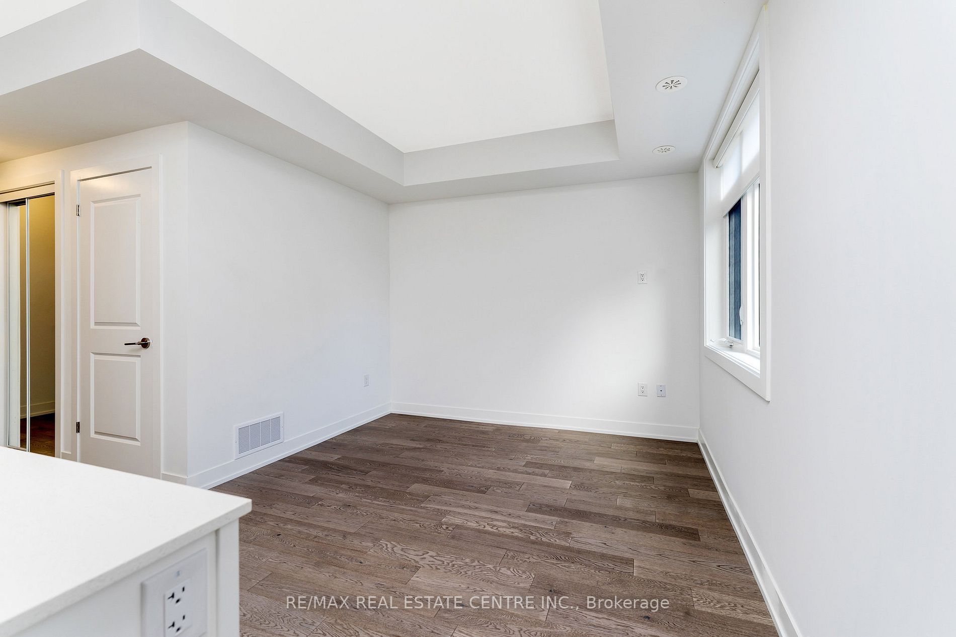 1085 Douglas Mccurdy Comm, #215