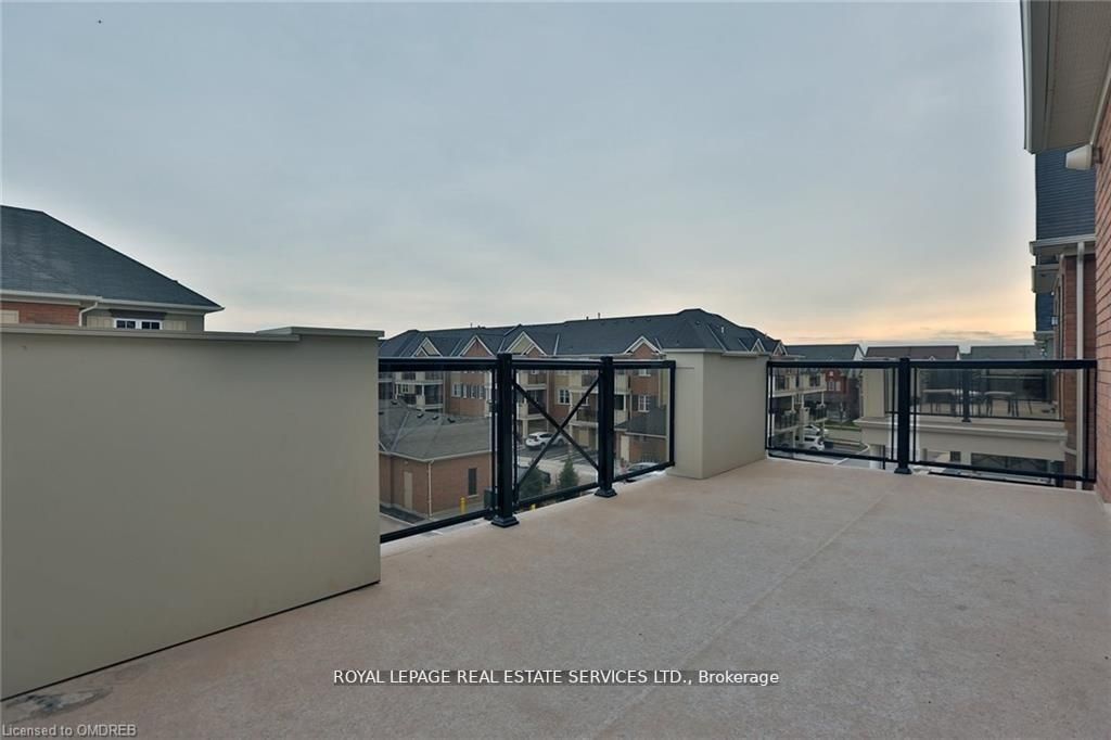 2339 Sawgrass Drive, #306