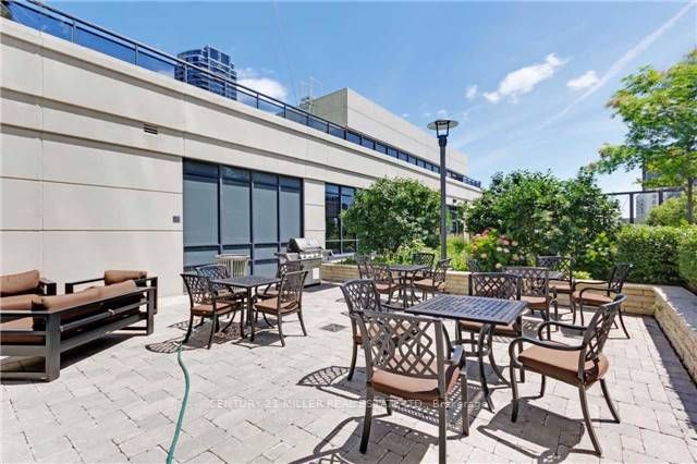 6 Eva Rd, #111