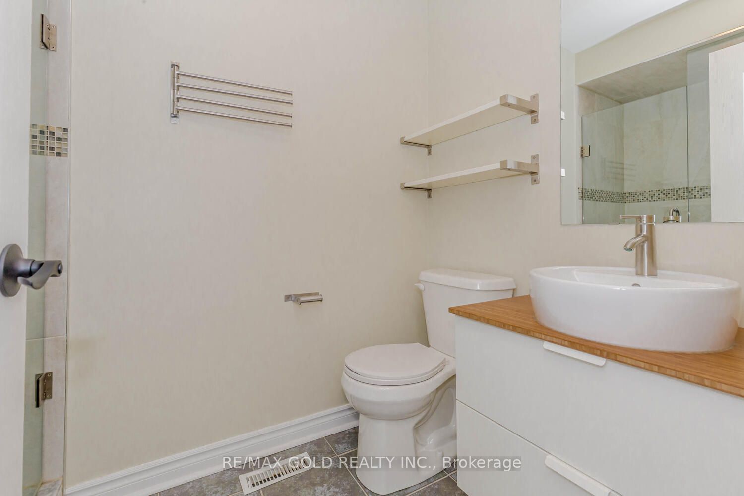 920 Ledbury Cres