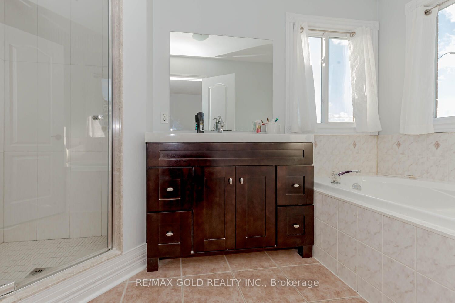 920 Ledbury Cres