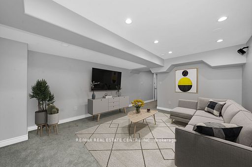 44 Curry Cres