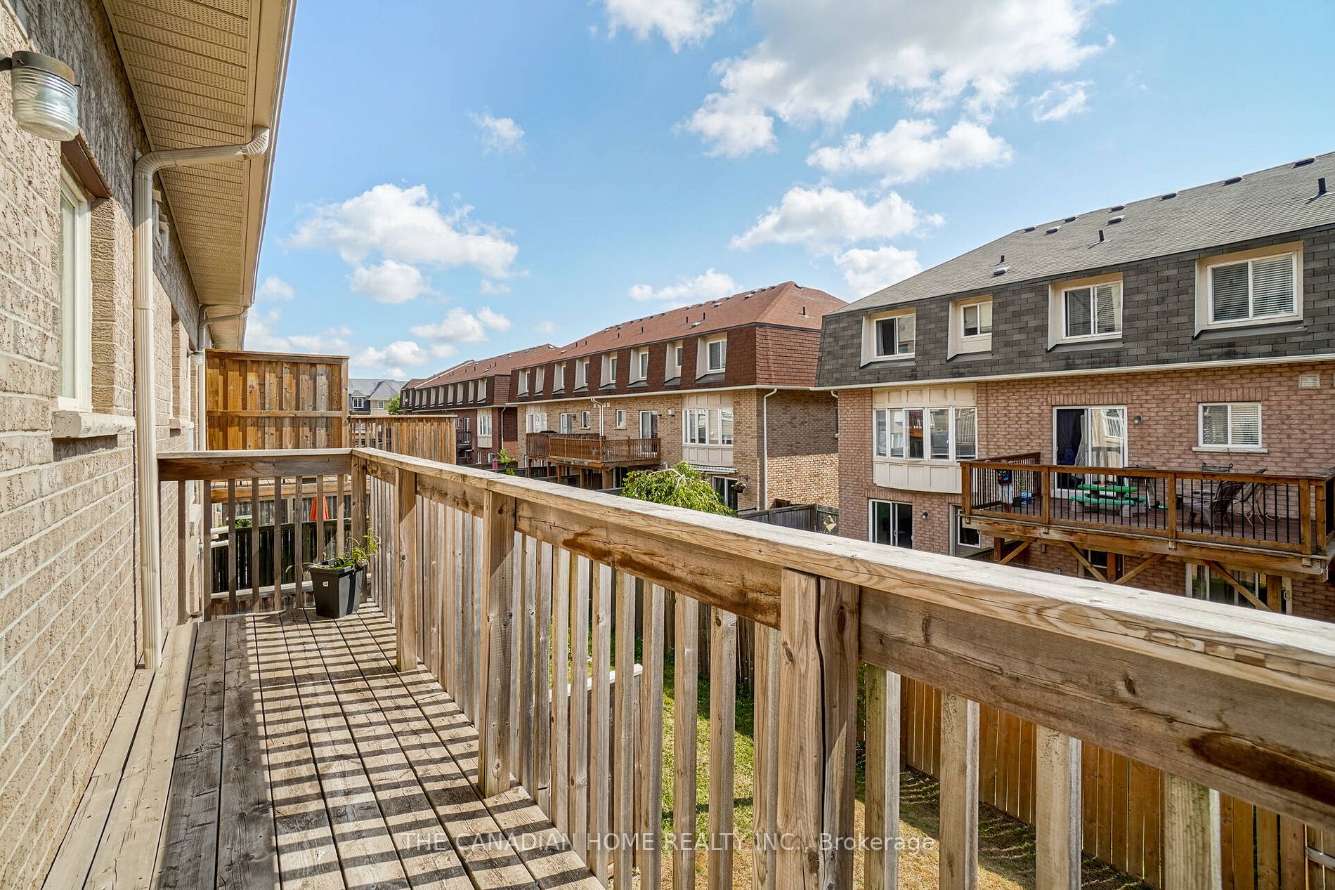 2439 Adamvale Cres