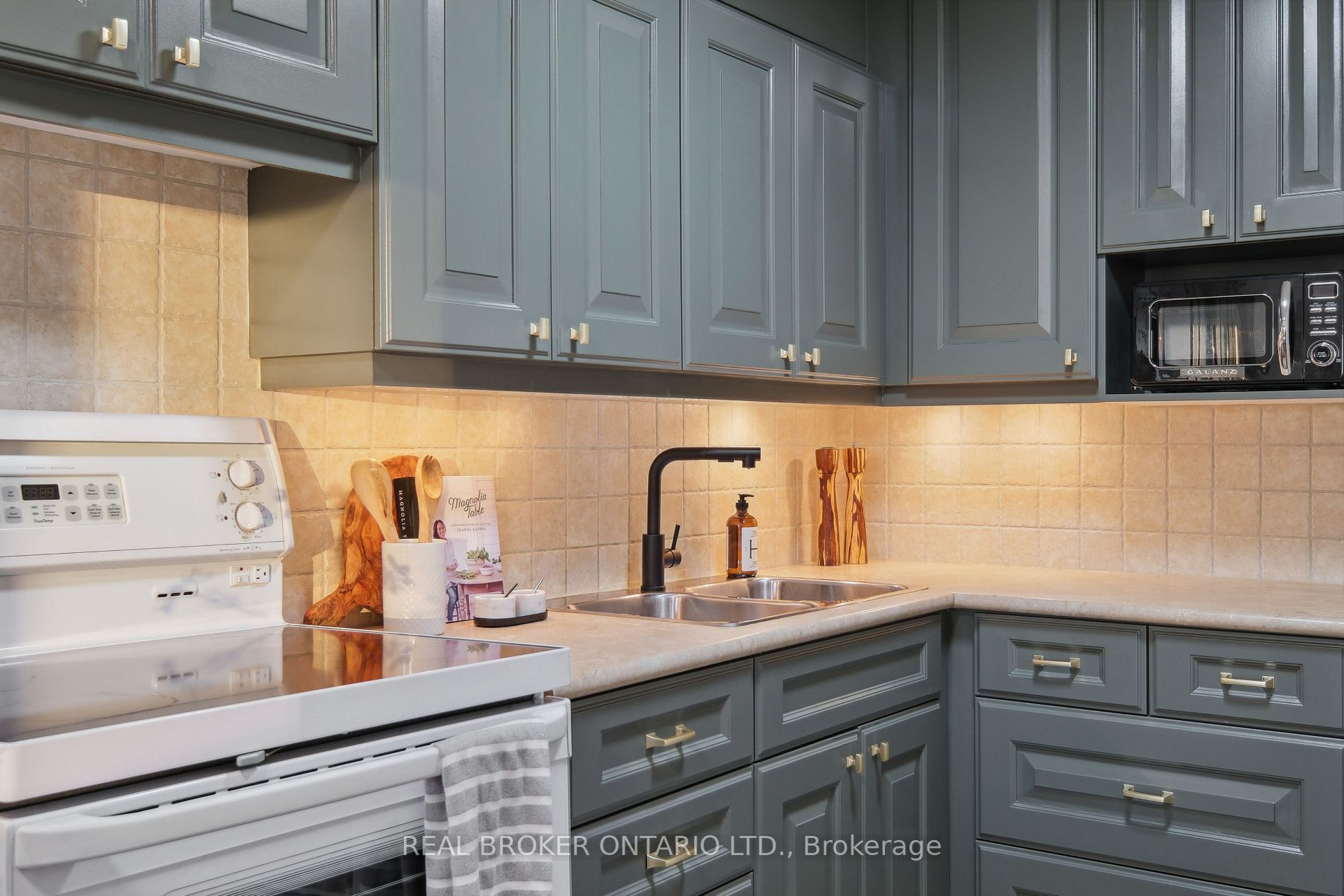 250 Scarlett Rd, #706