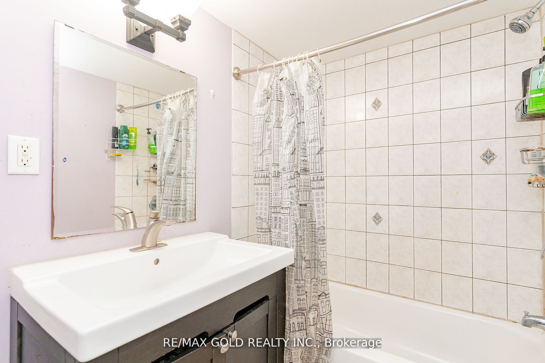 95 Crystalview Cres