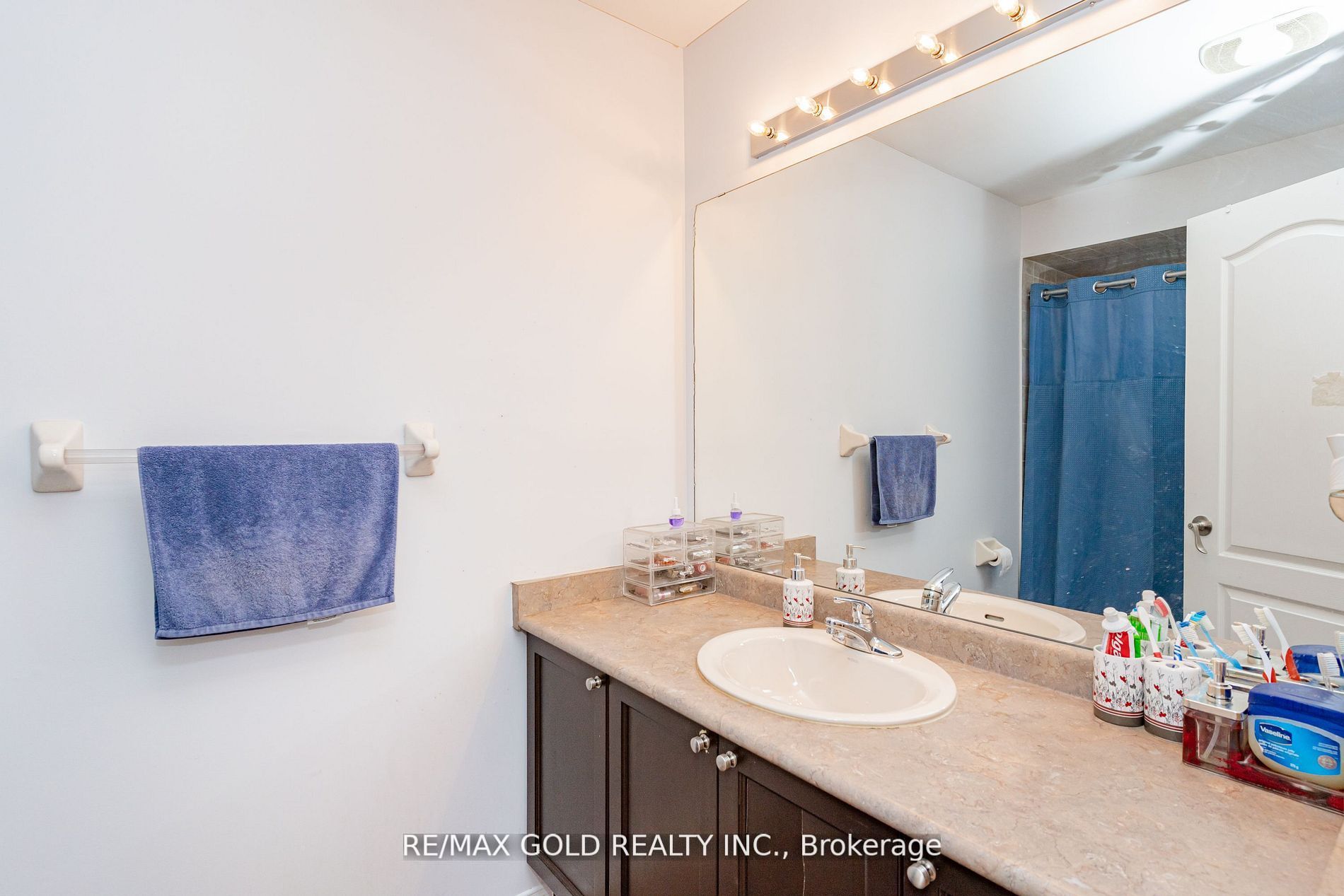 95 Crystalview Cres