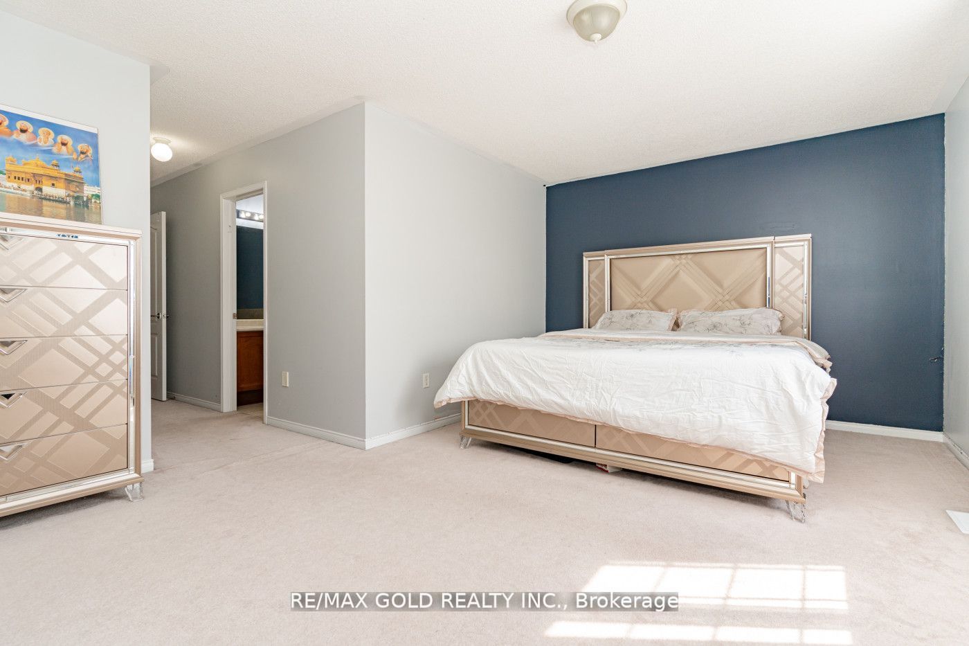 95 Crystalview Cres