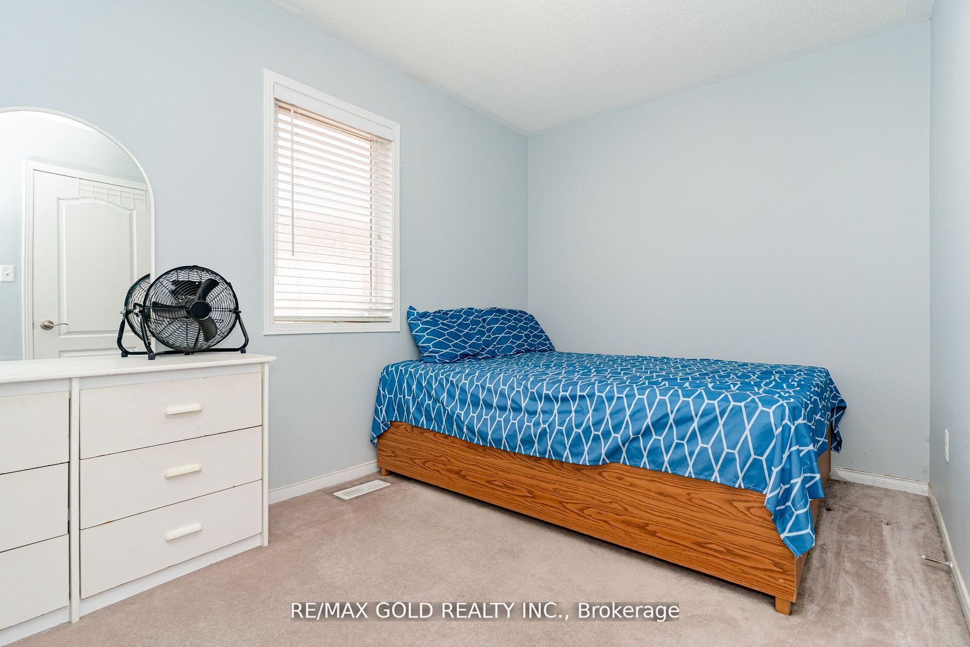 95 Crystalview Cres