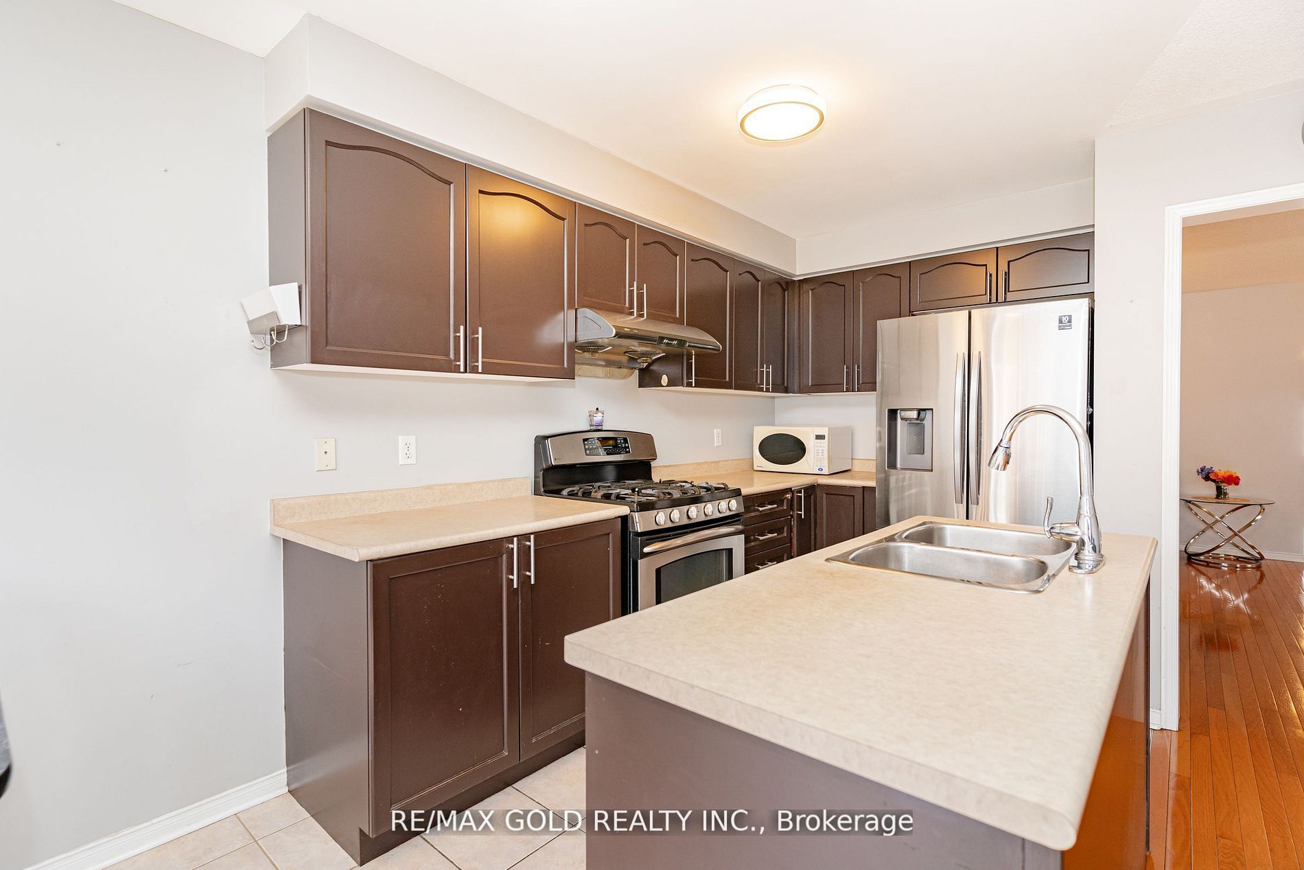 95 Crystalview Cres