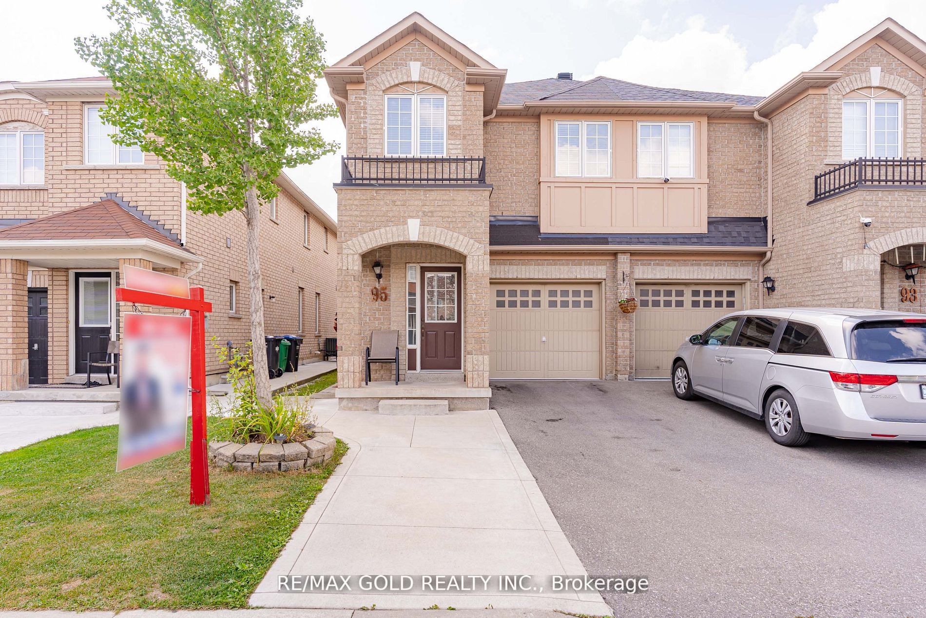 95 Crystalview Cres