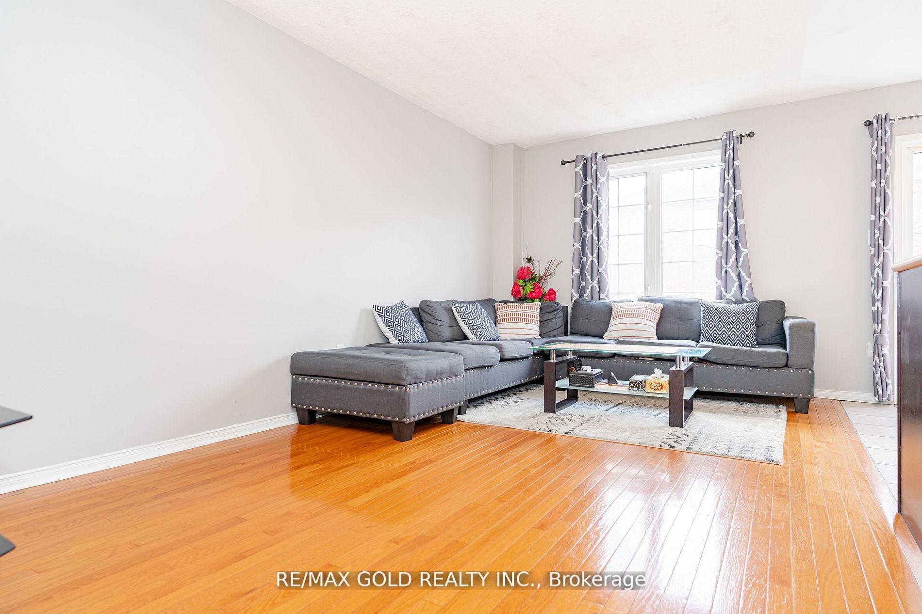 95 Crystalview Cres