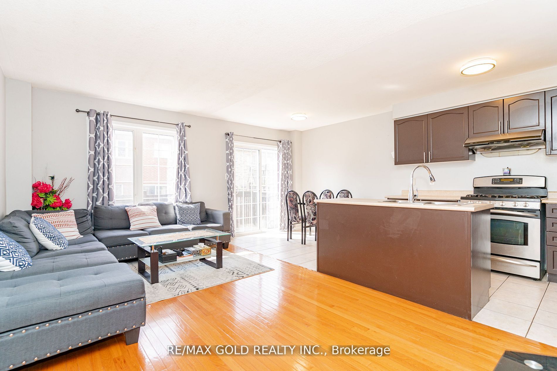 95 Crystalview Cres