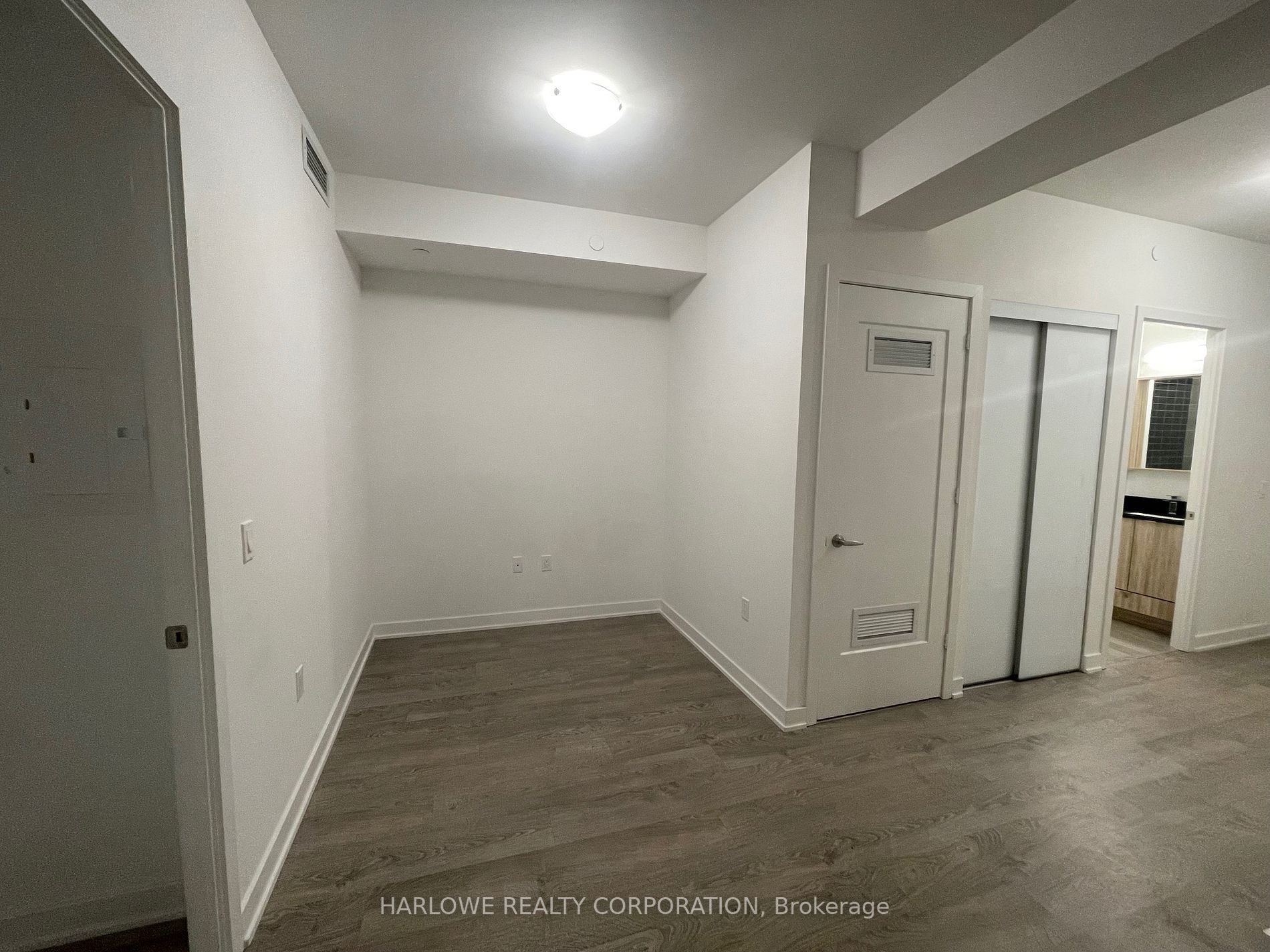 4675 Metcalfe Ave, #404