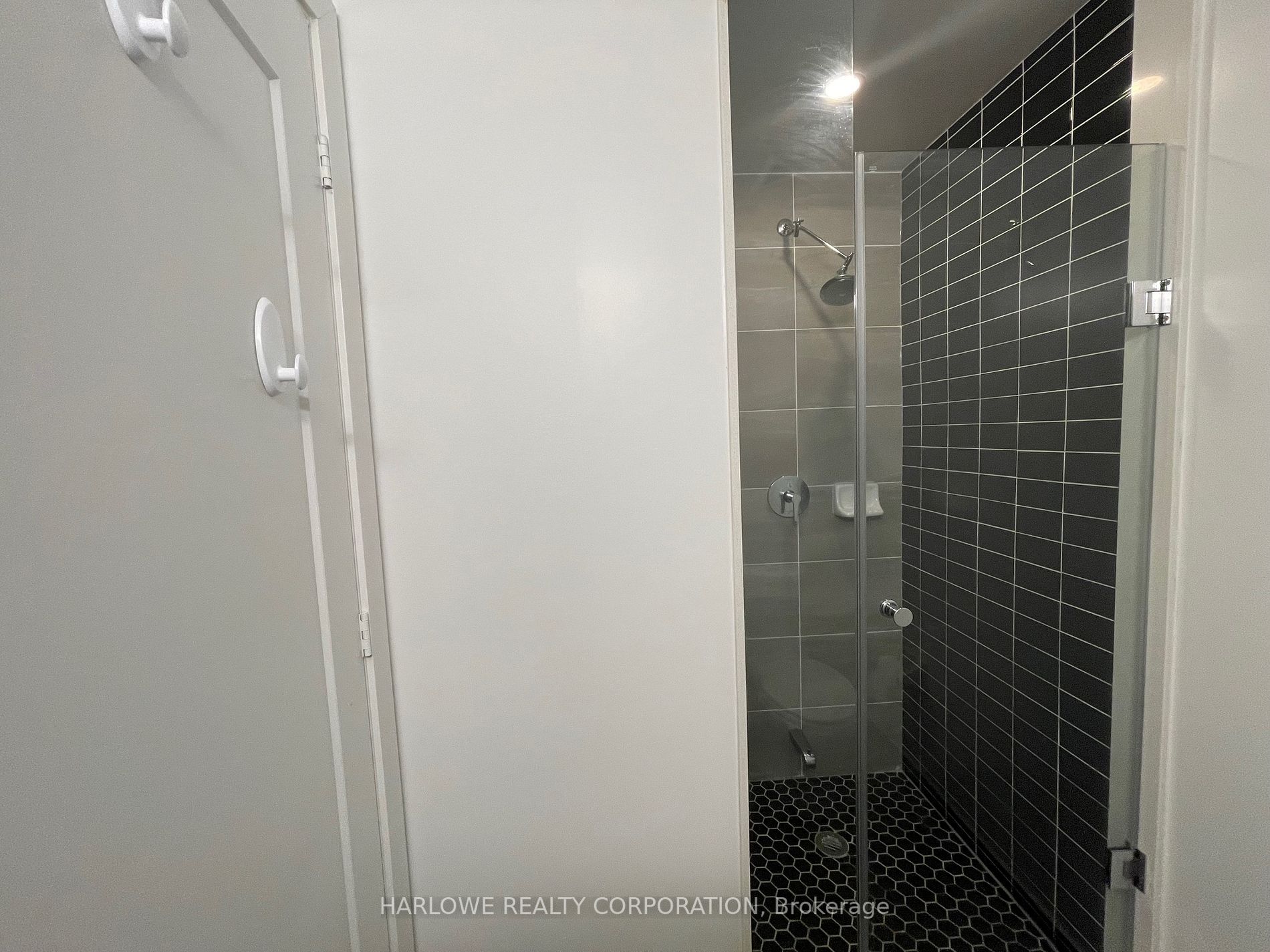 4675 Metcalfe Ave, #404