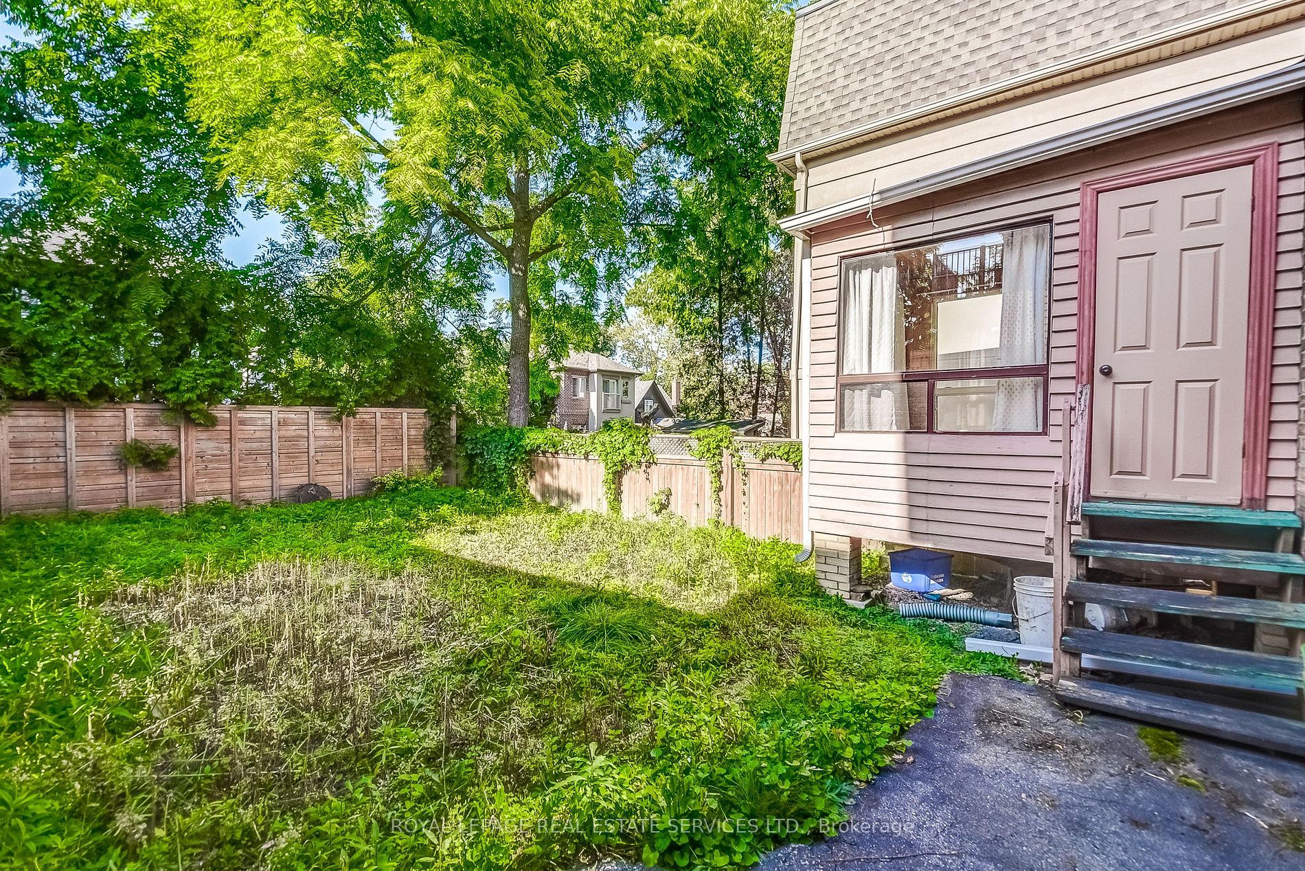 10 Marquis Ave