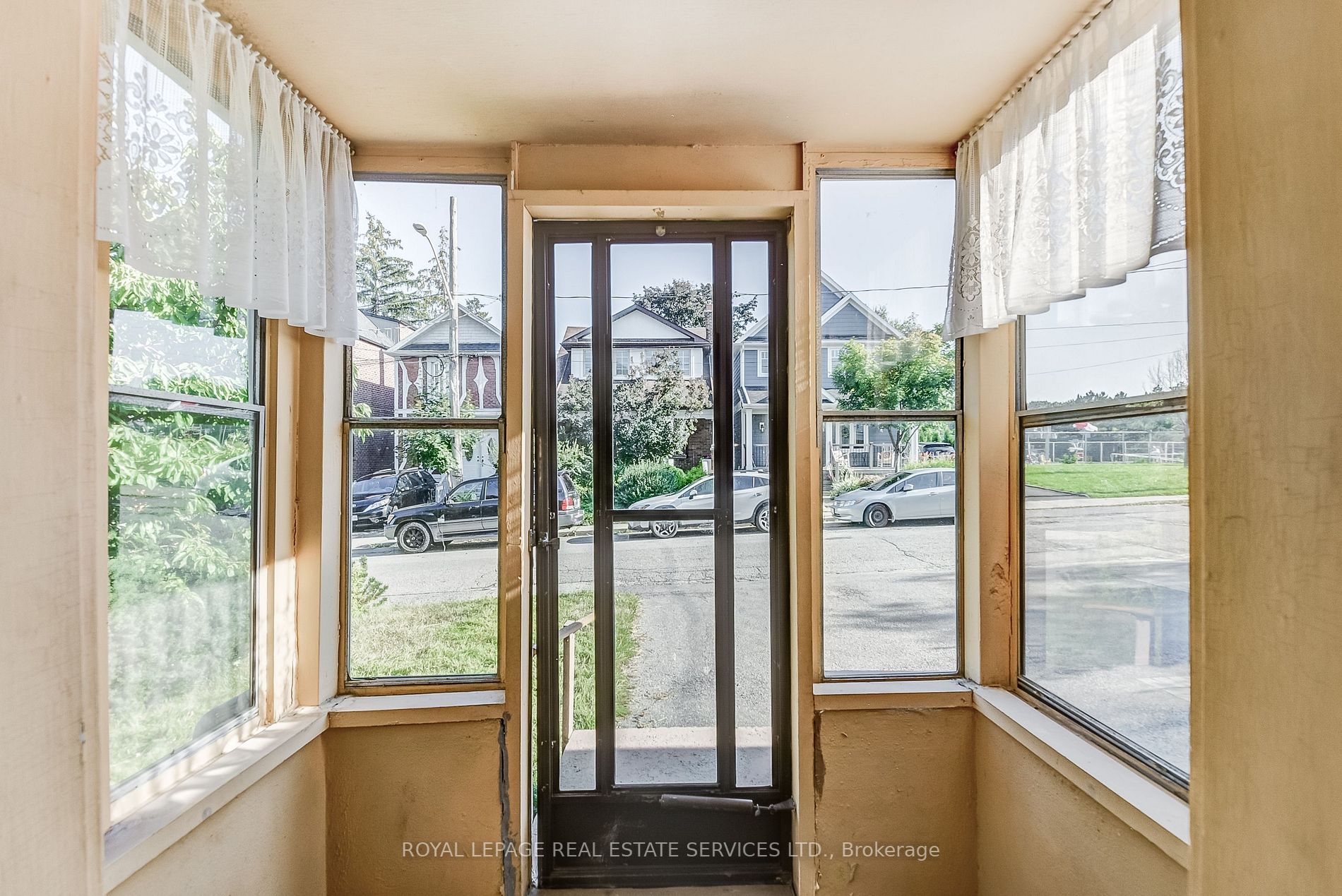 10 Marquis Ave