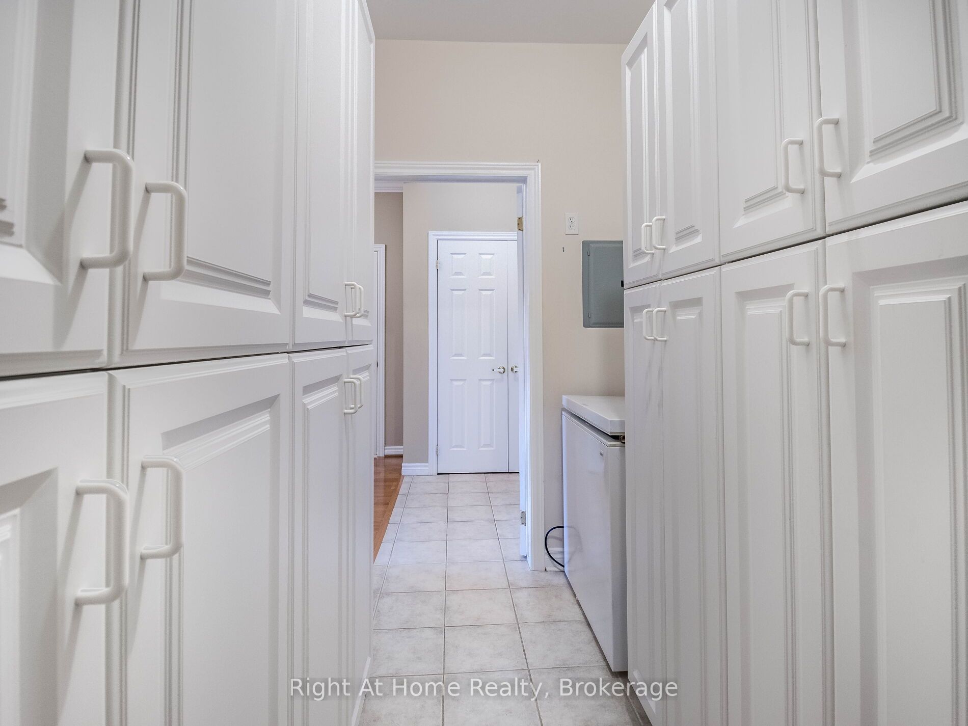 1499 Nottinghill Gate, #308