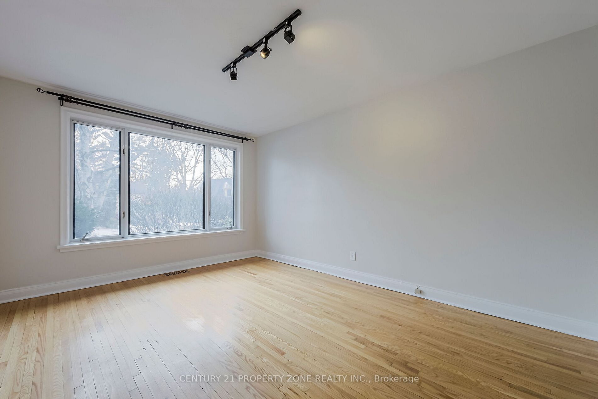 215 Briarhill Dr