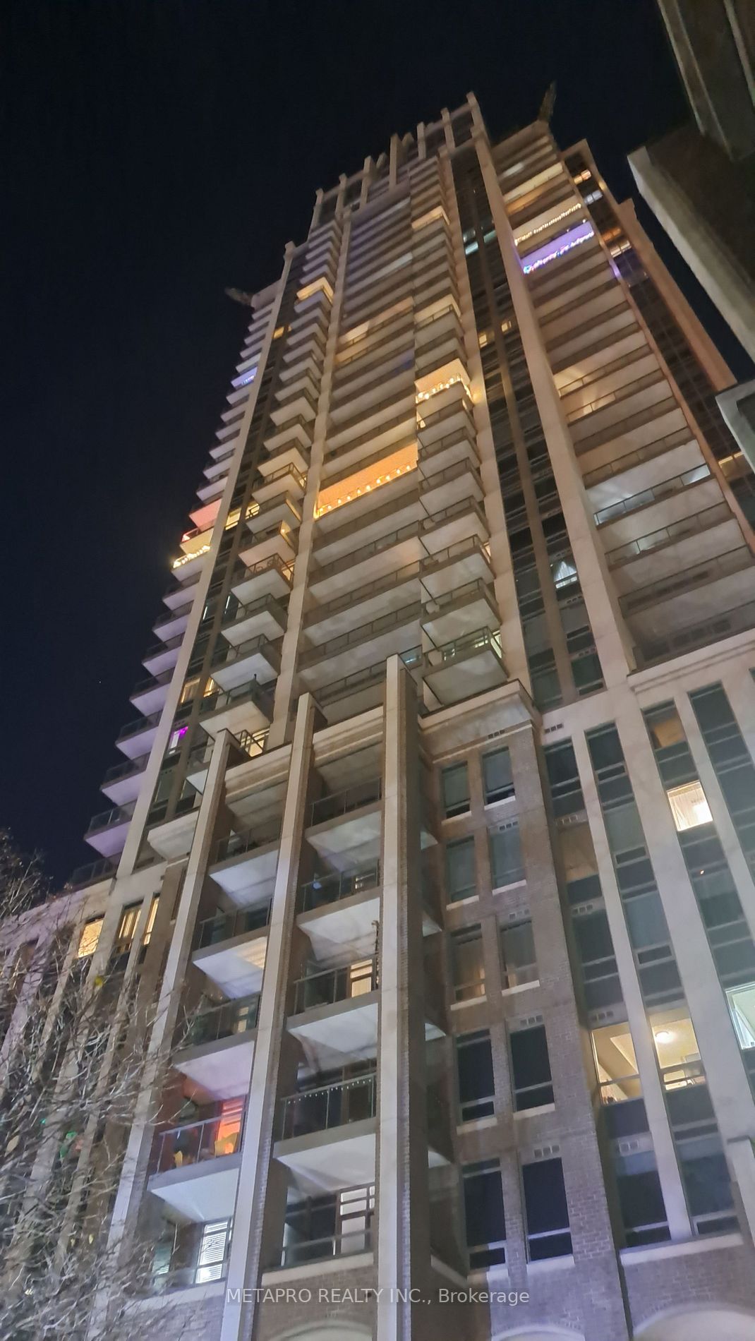 388 Prince Of Wales Dr, #405