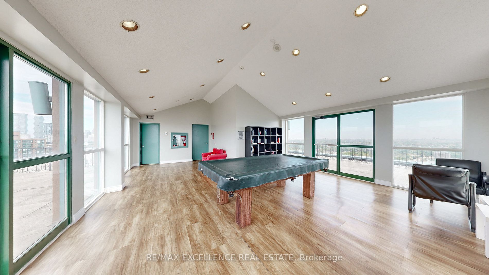 115 Hillcrest Ave E, #814